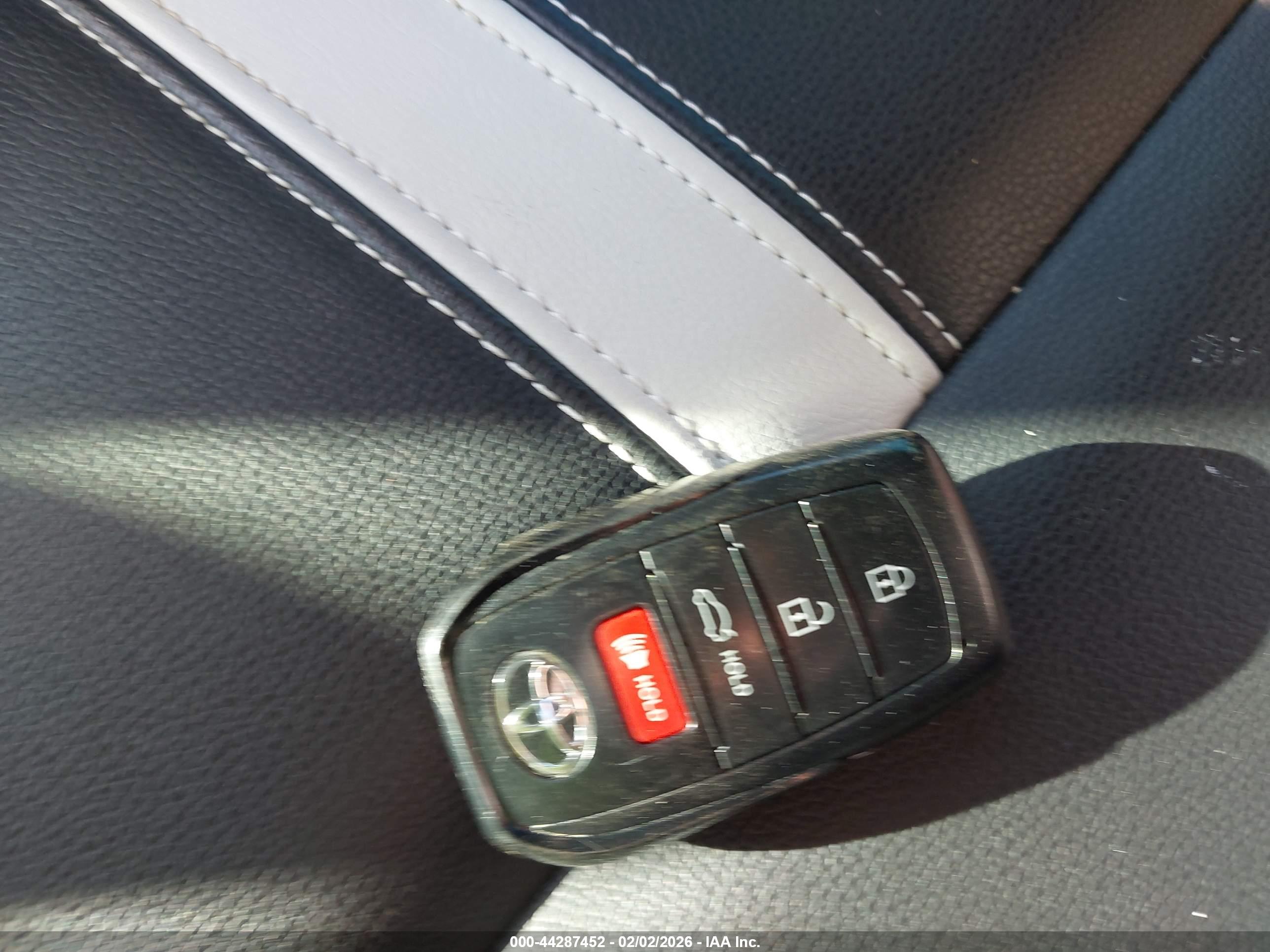 TOYOTA CAMRY image 11