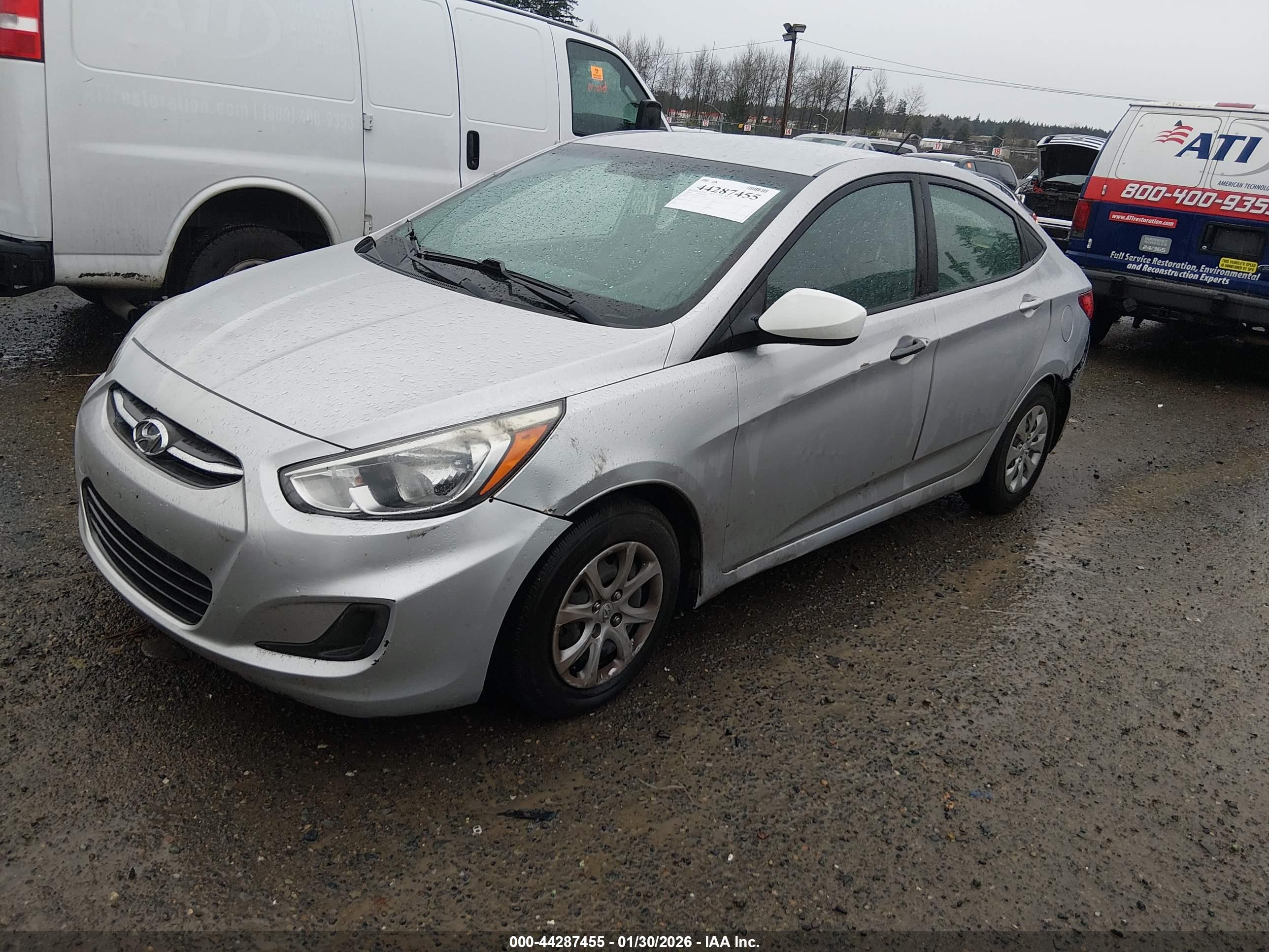 HYUNDAI ACCENT image 2