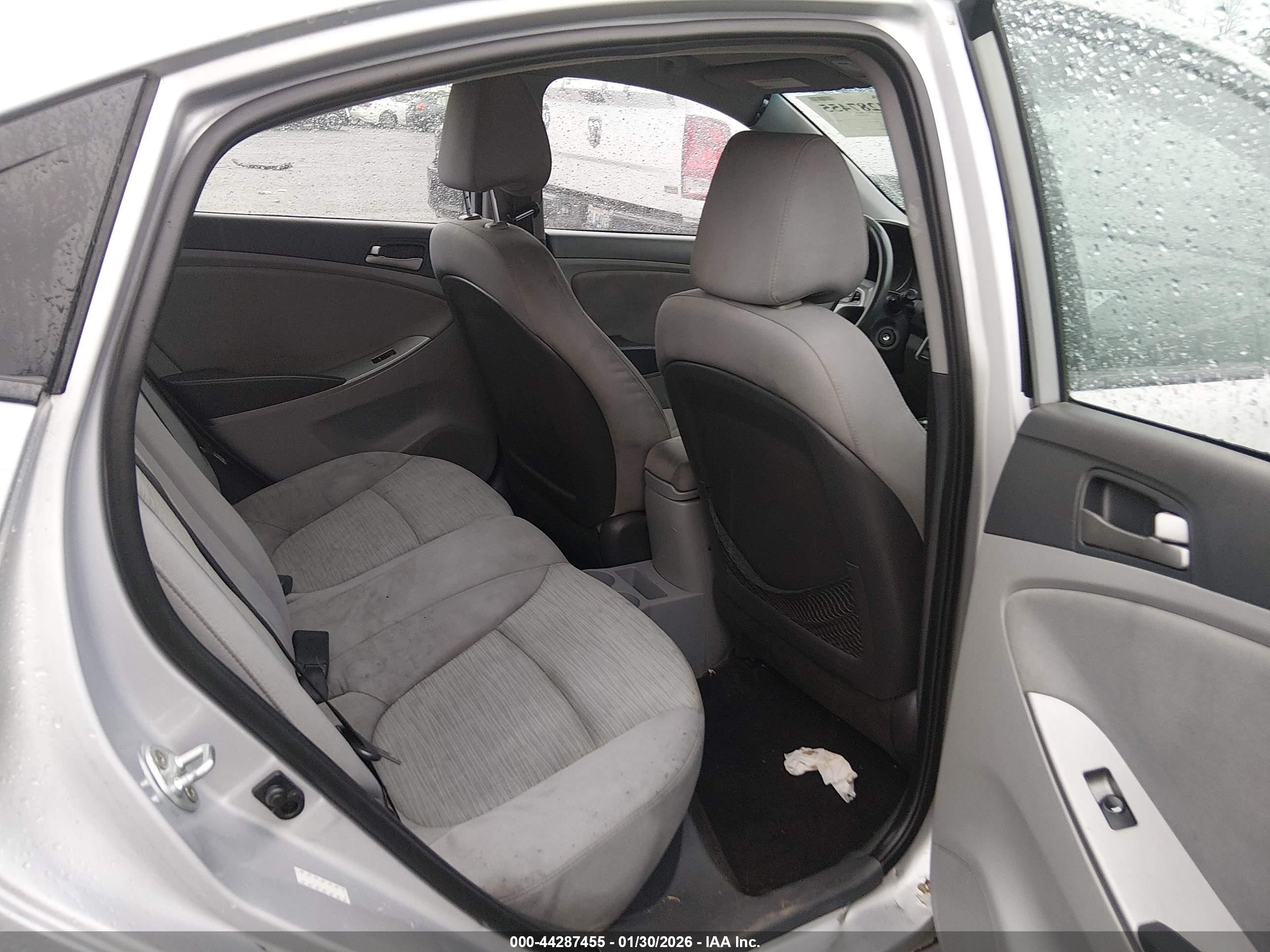 HYUNDAI ACCENT image 8