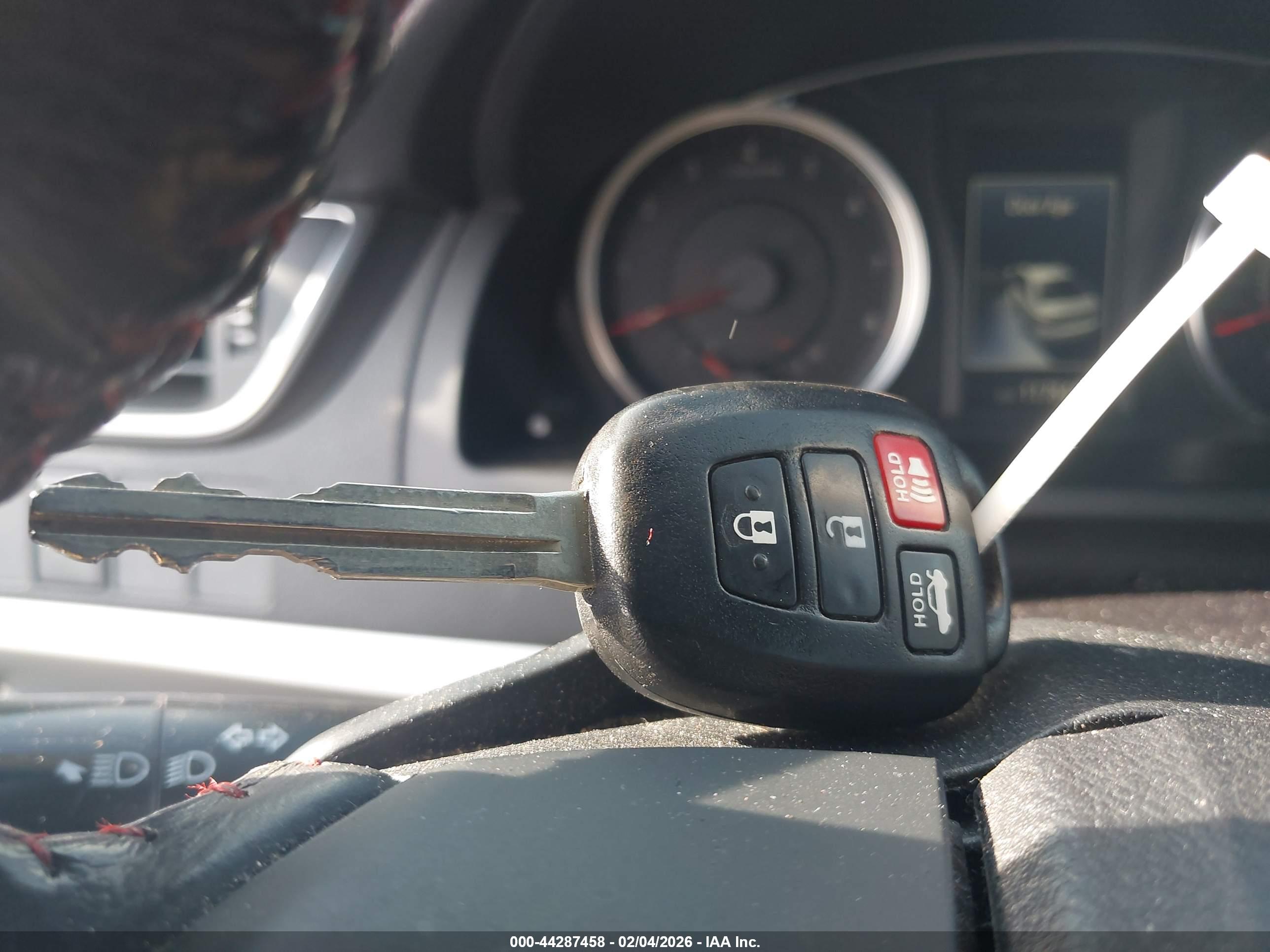 TOYOTA CAMRY image 11