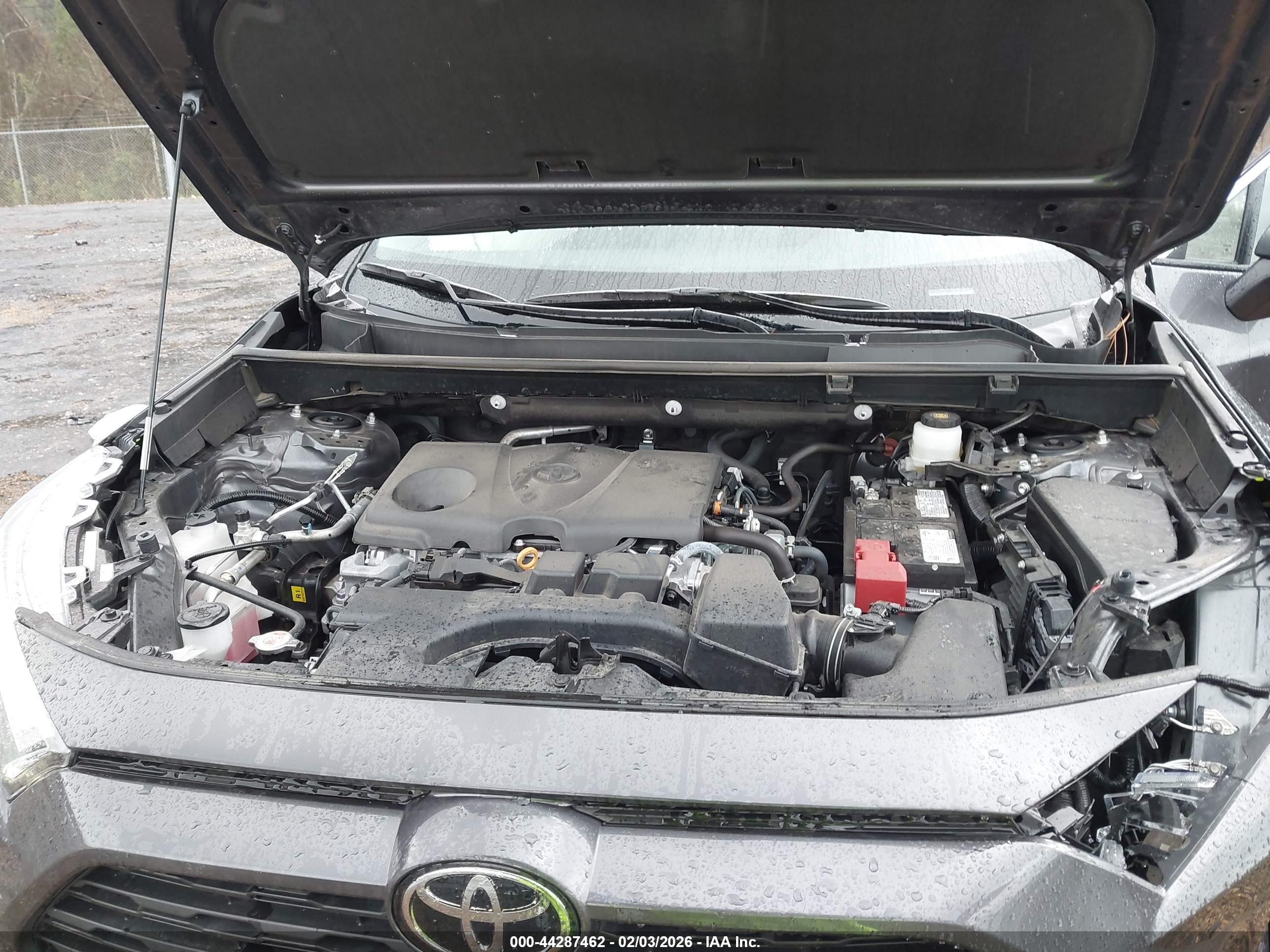 TOYOTA RAV4 image 10