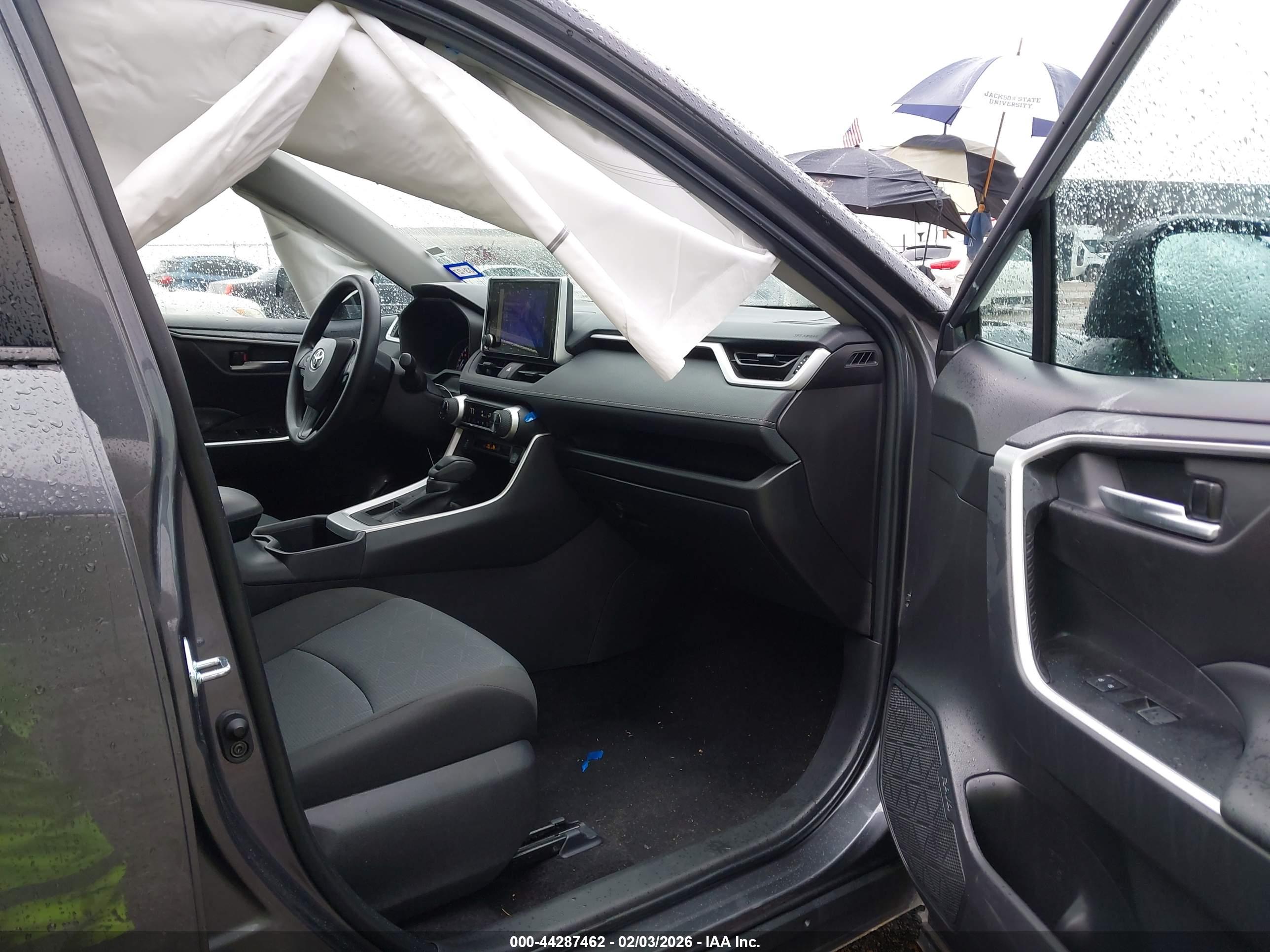 TOYOTA RAV4 image 5