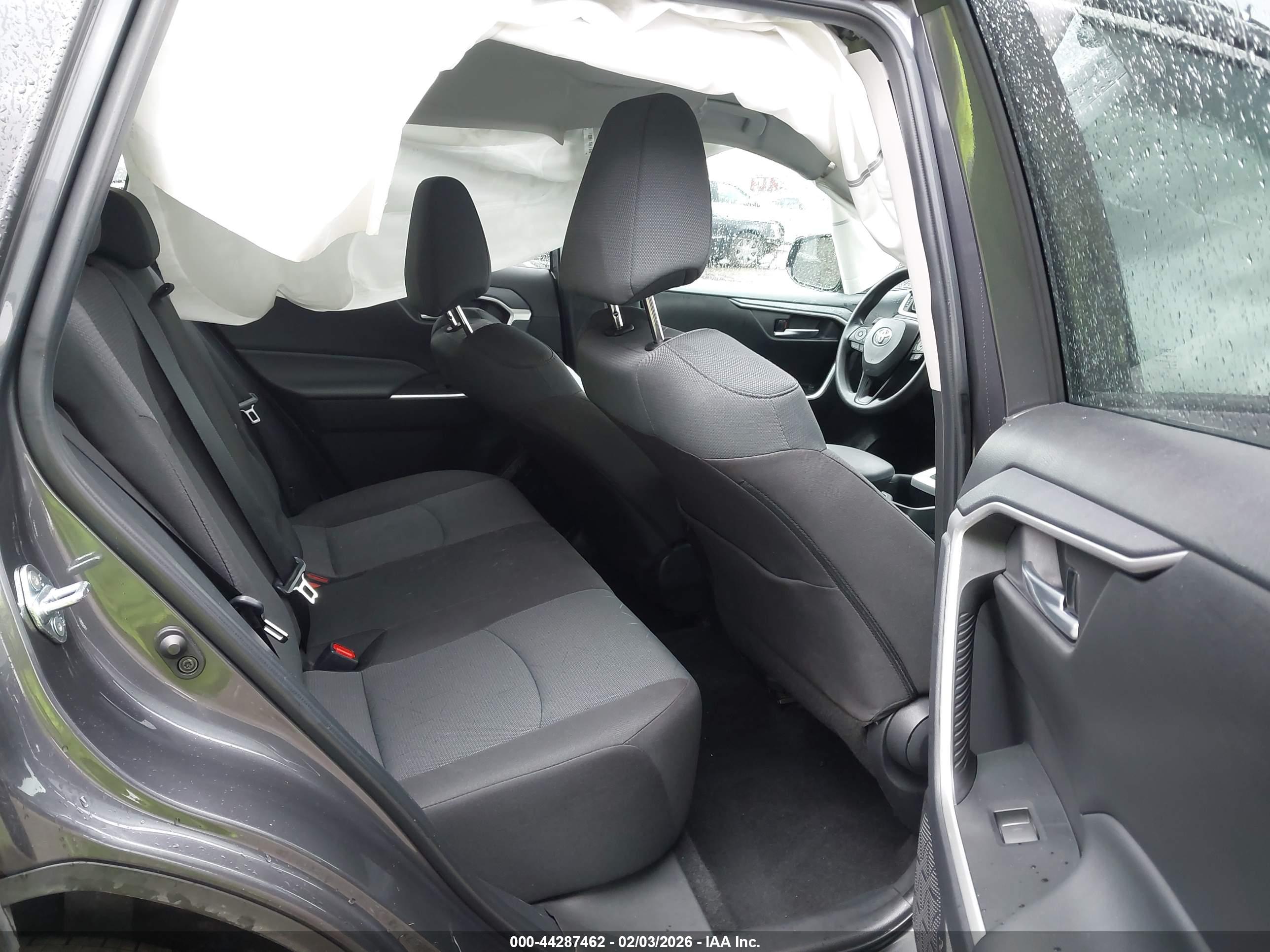 TOYOTA RAV4 image 8