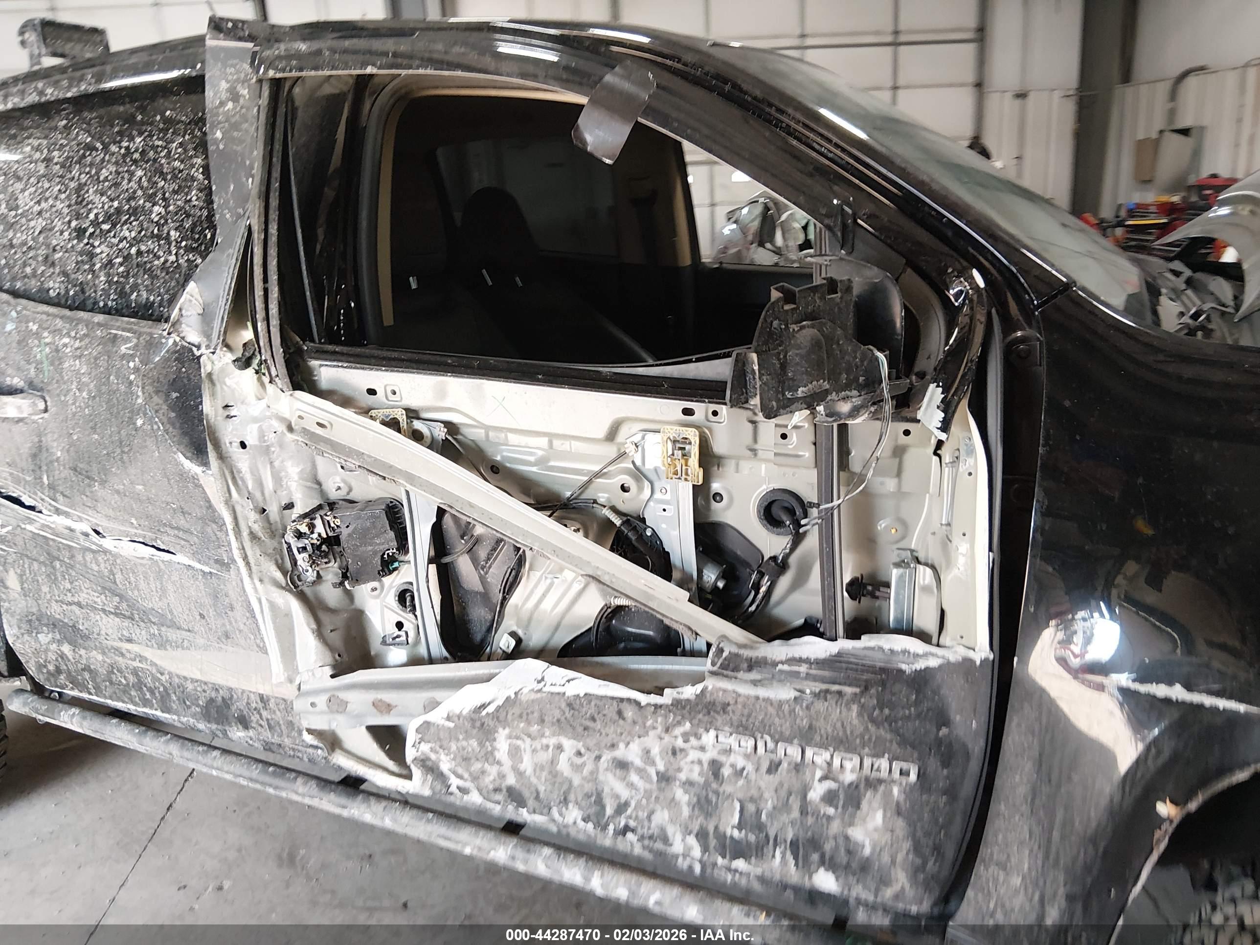 CHEVROLET COLORADO image 6