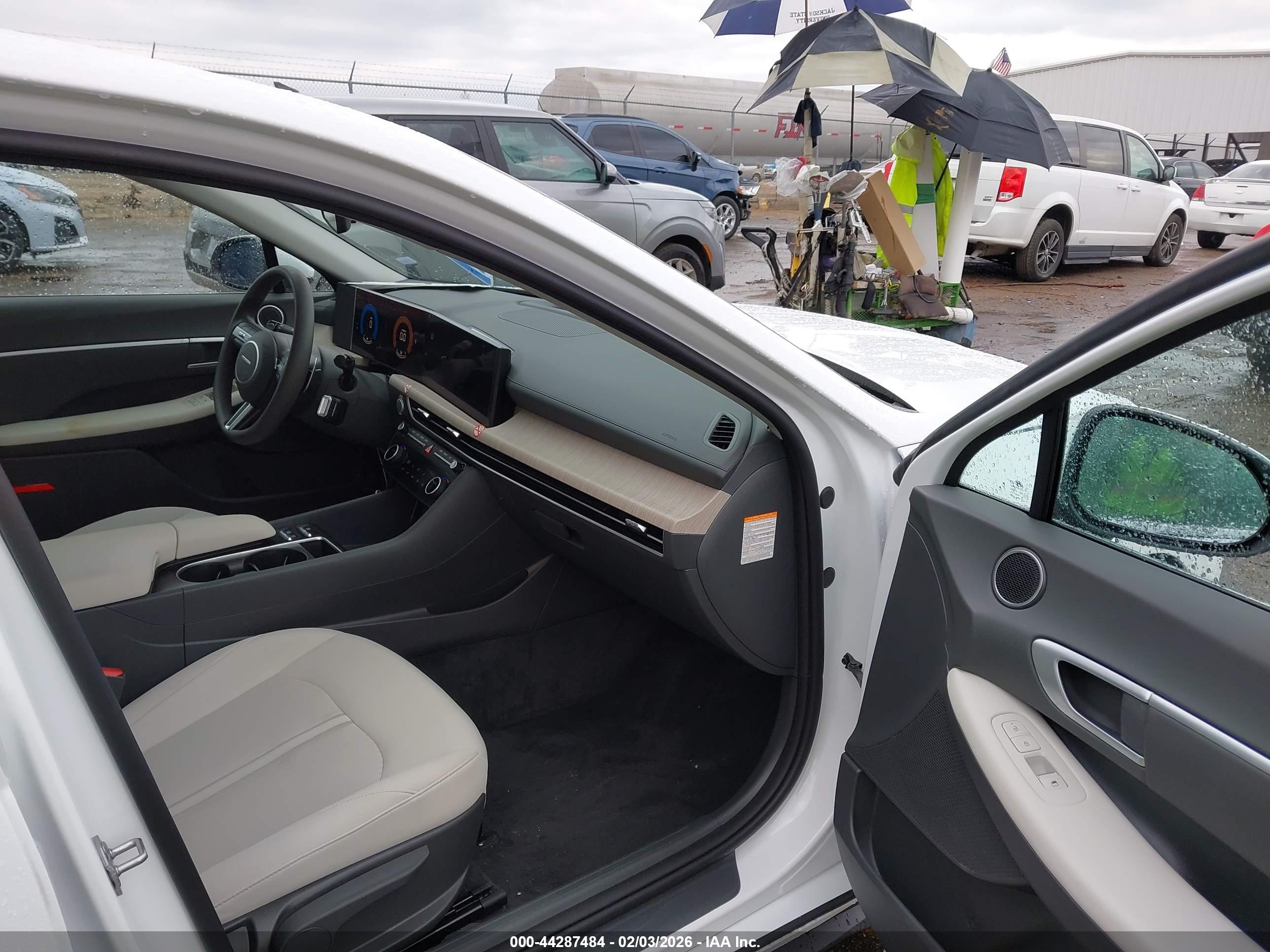 HYUNDAI SONATA image 5
