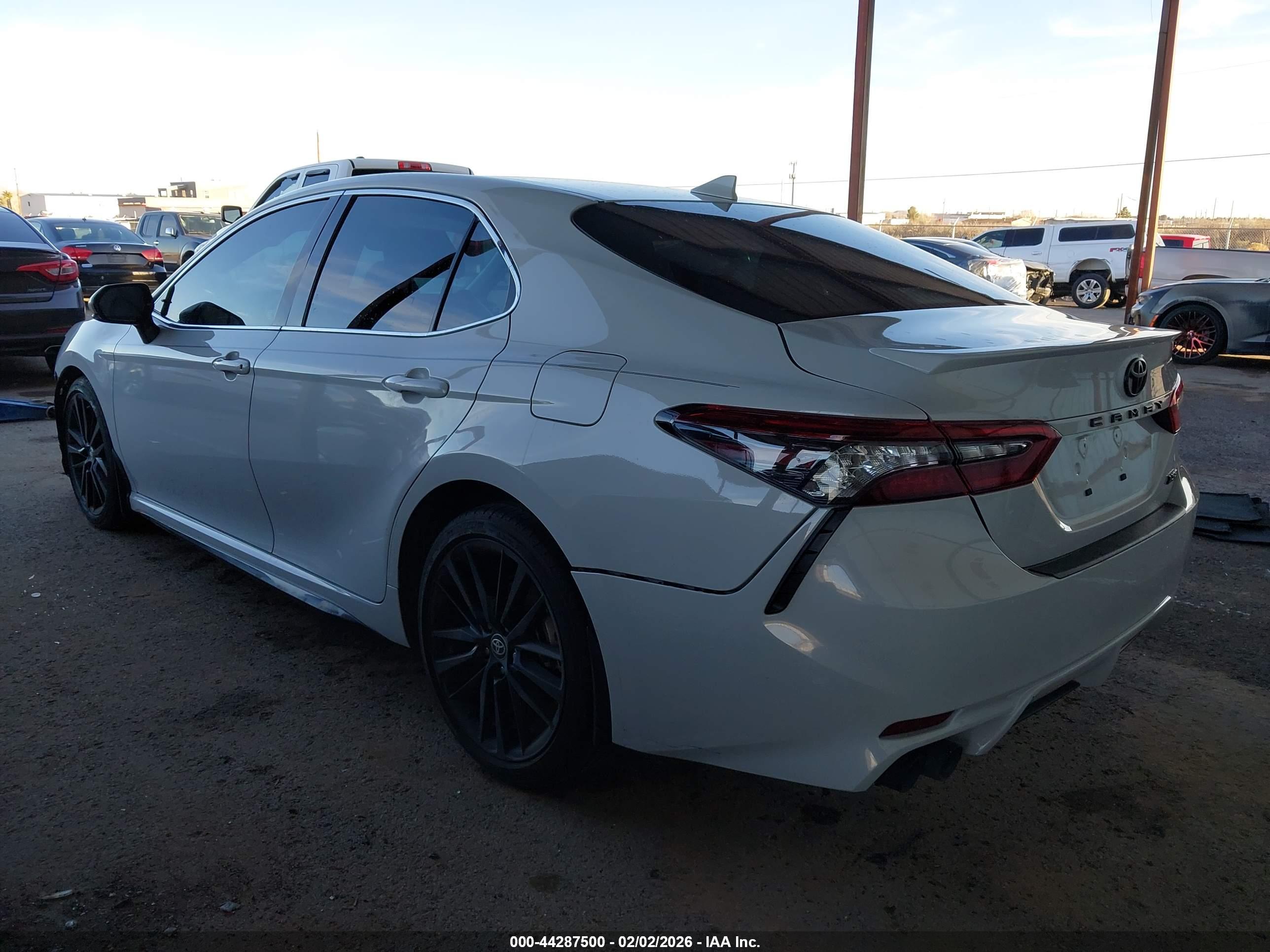 TOYOTA CAMRY image 3