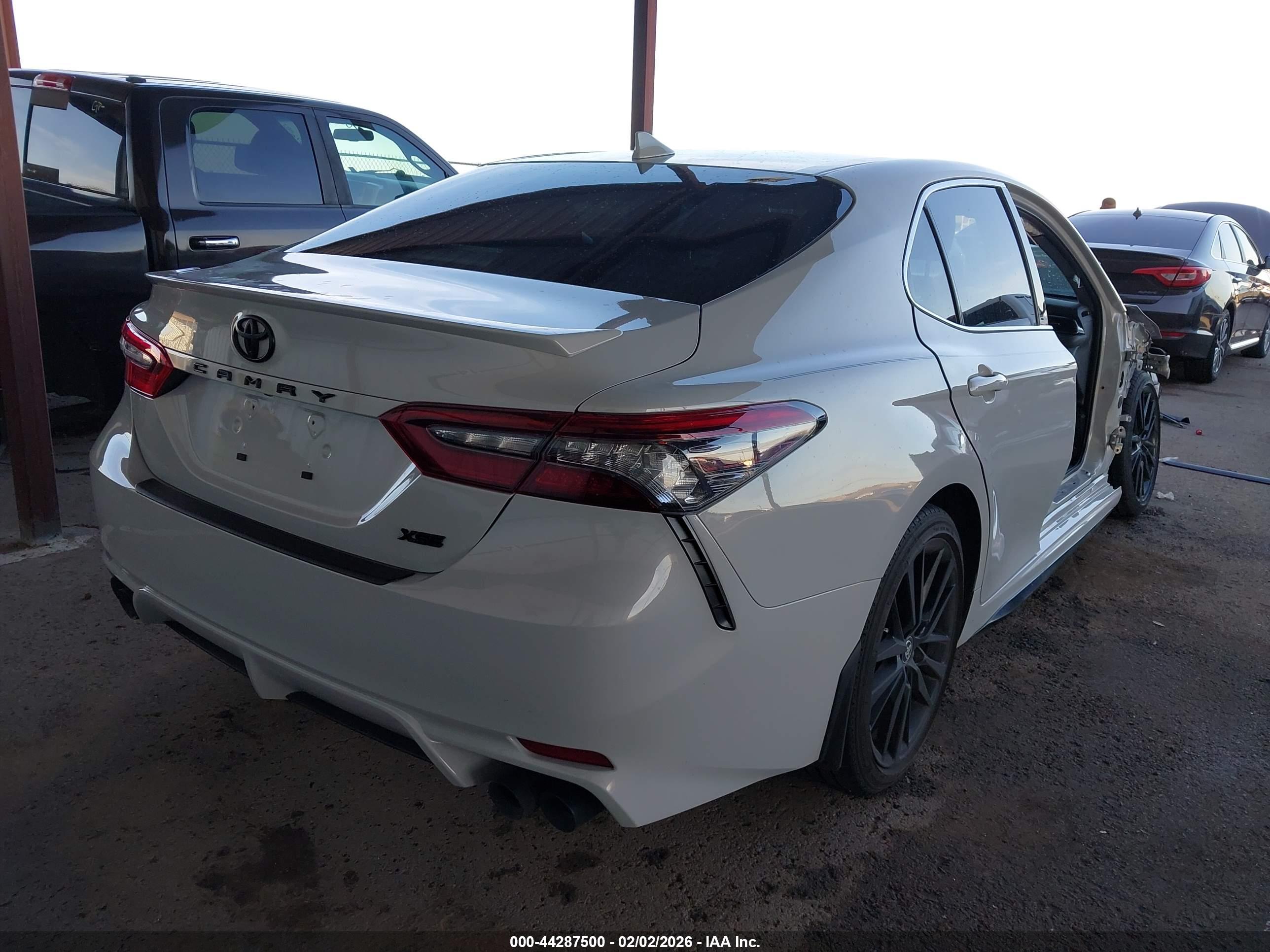 TOYOTA CAMRY image 4
