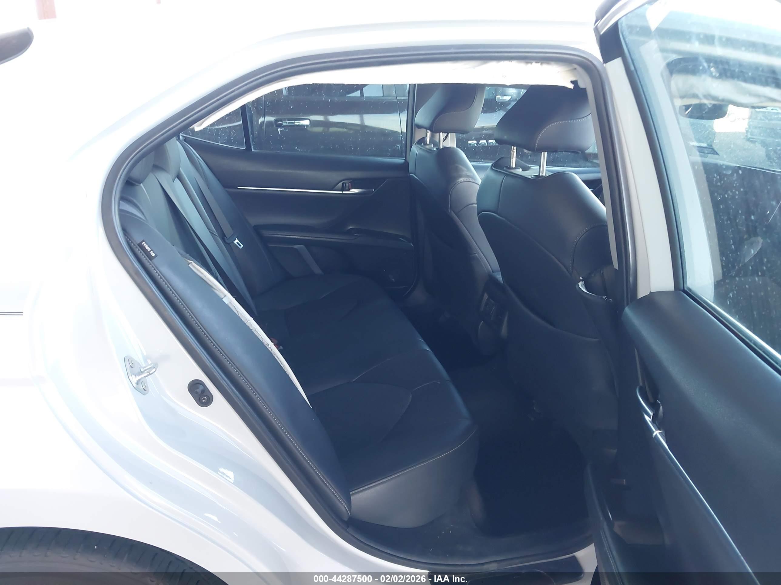 TOYOTA CAMRY image 8