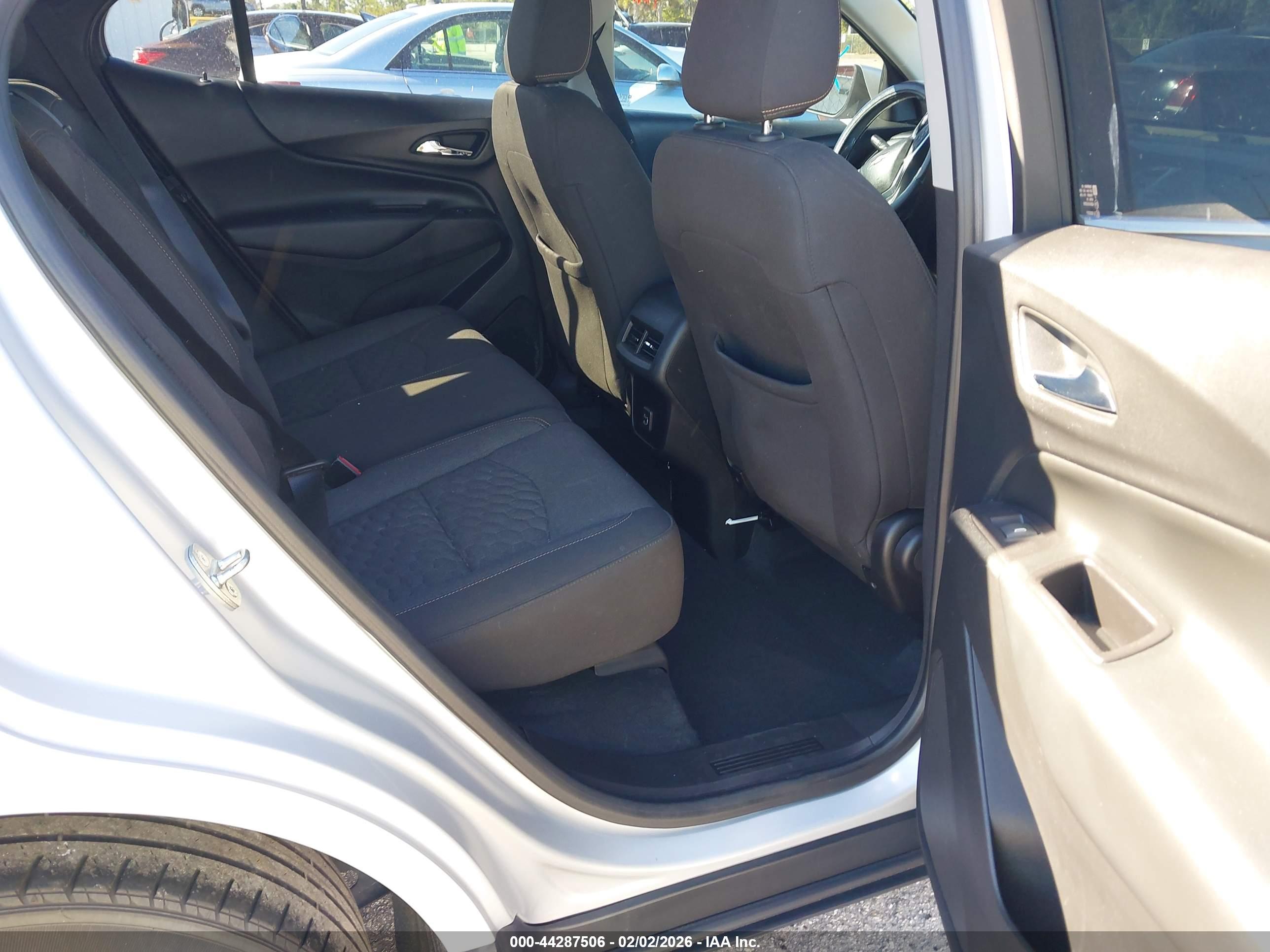 CHEVROLET EQUINOX image 8