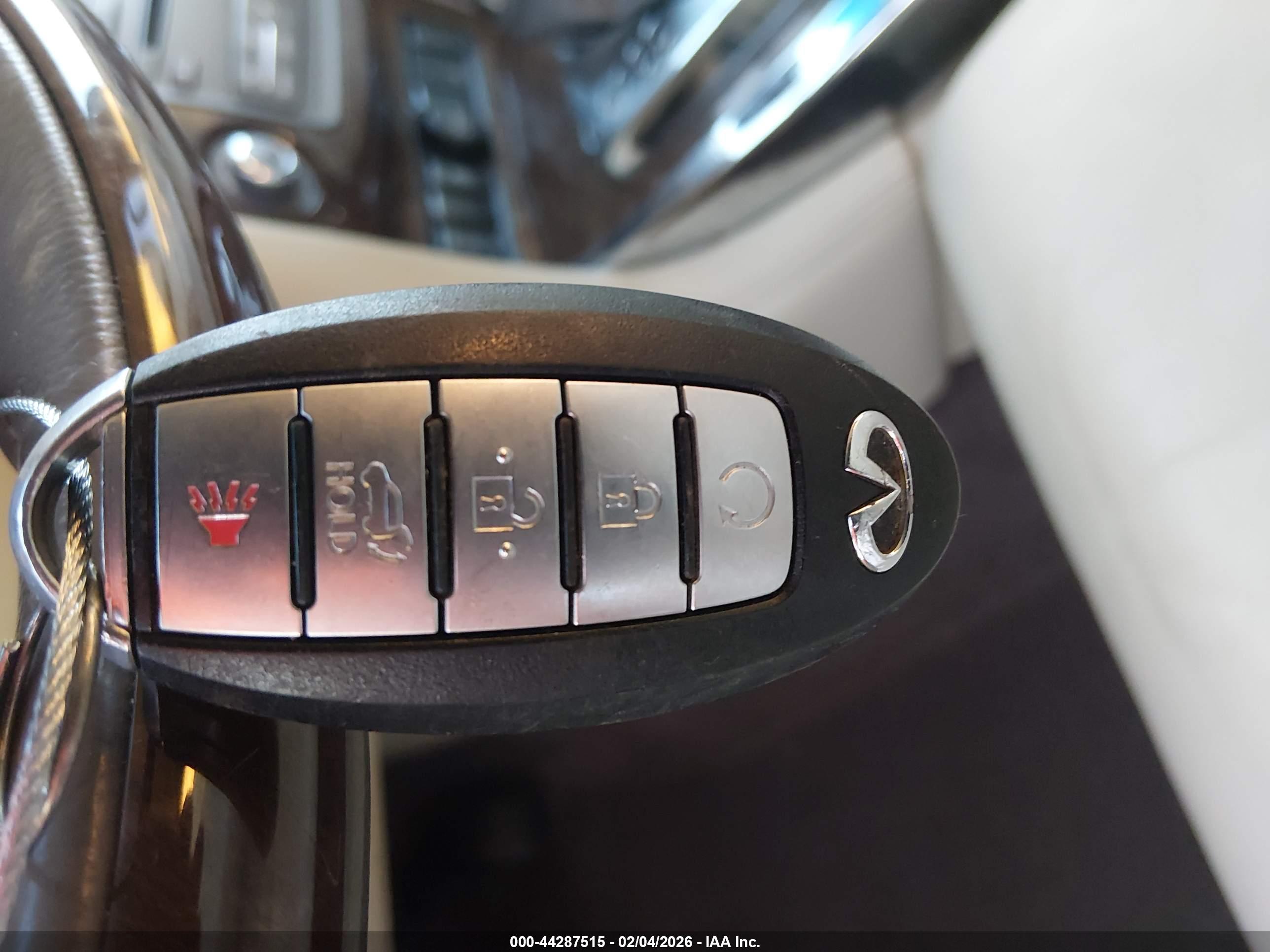INFINITI QX80 image 11