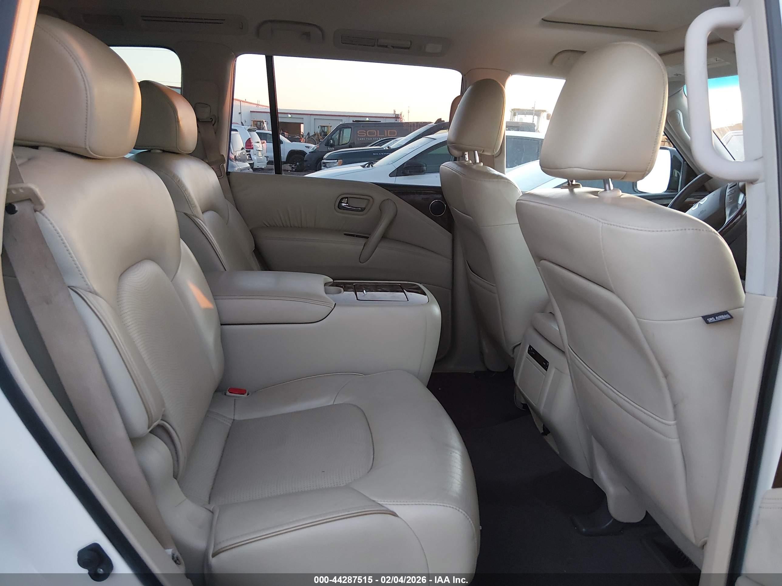INFINITI QX80 image 8