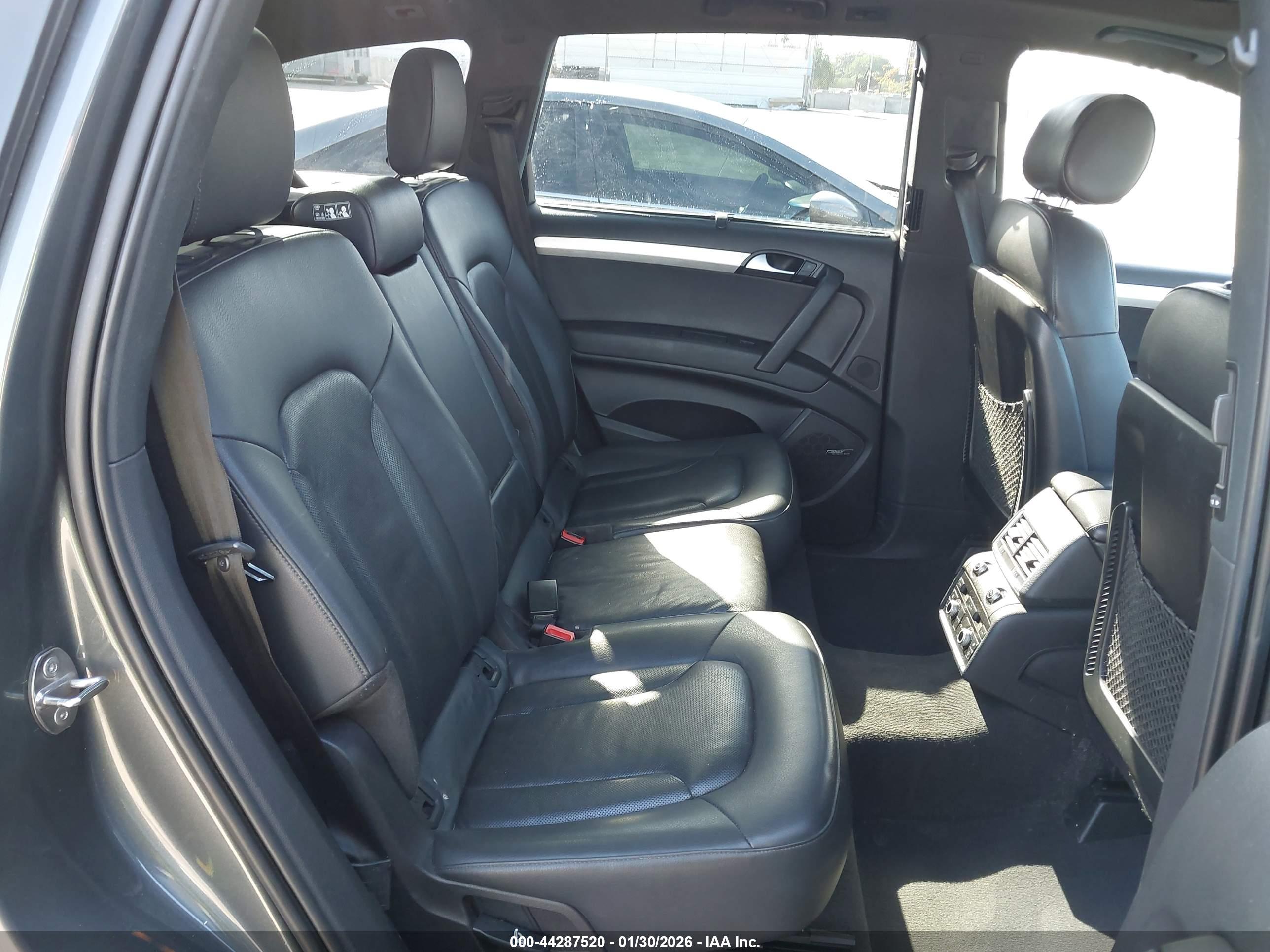 AUDI Q7 image 8