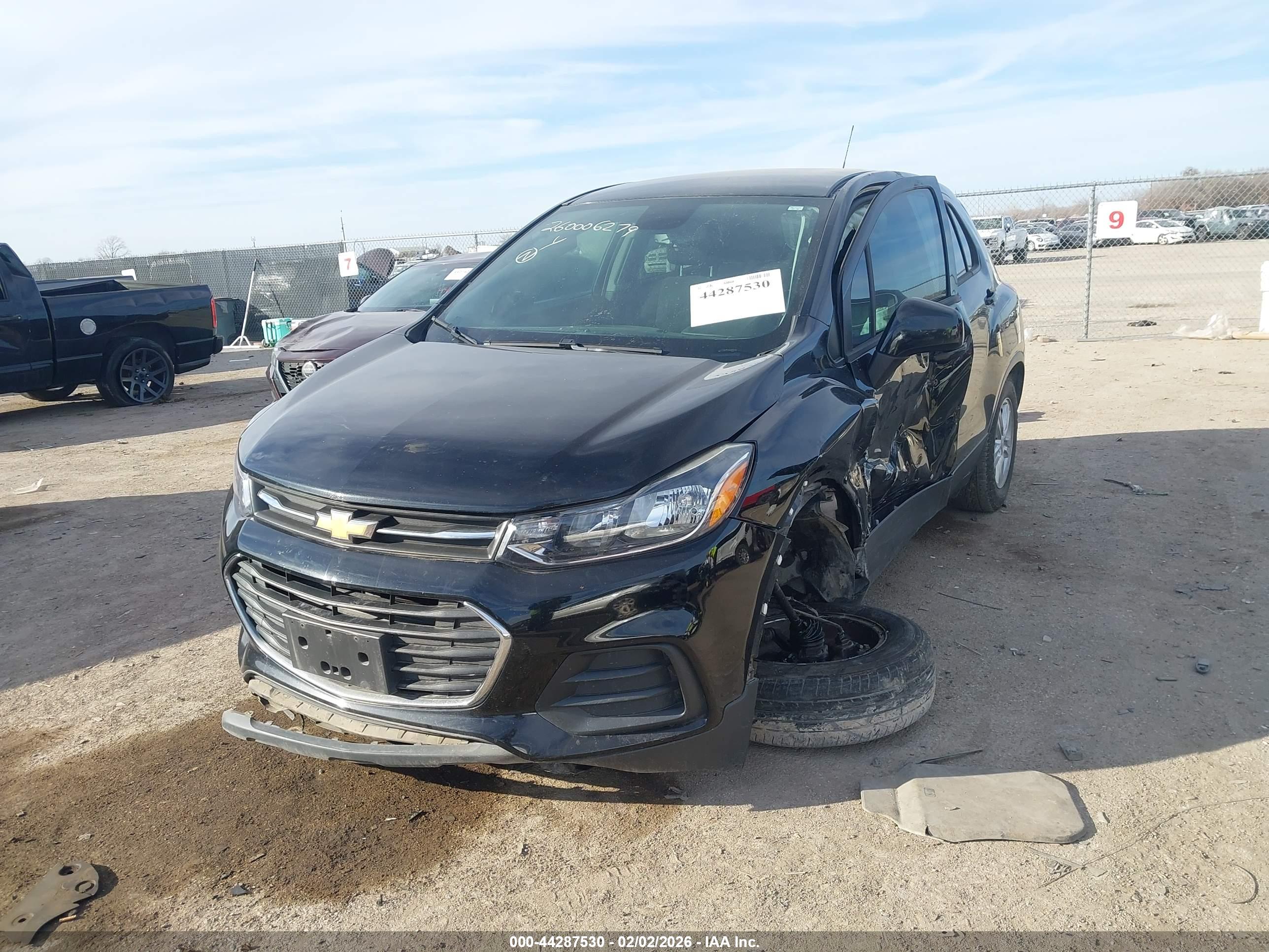 CHEVROLET TRAX image 2