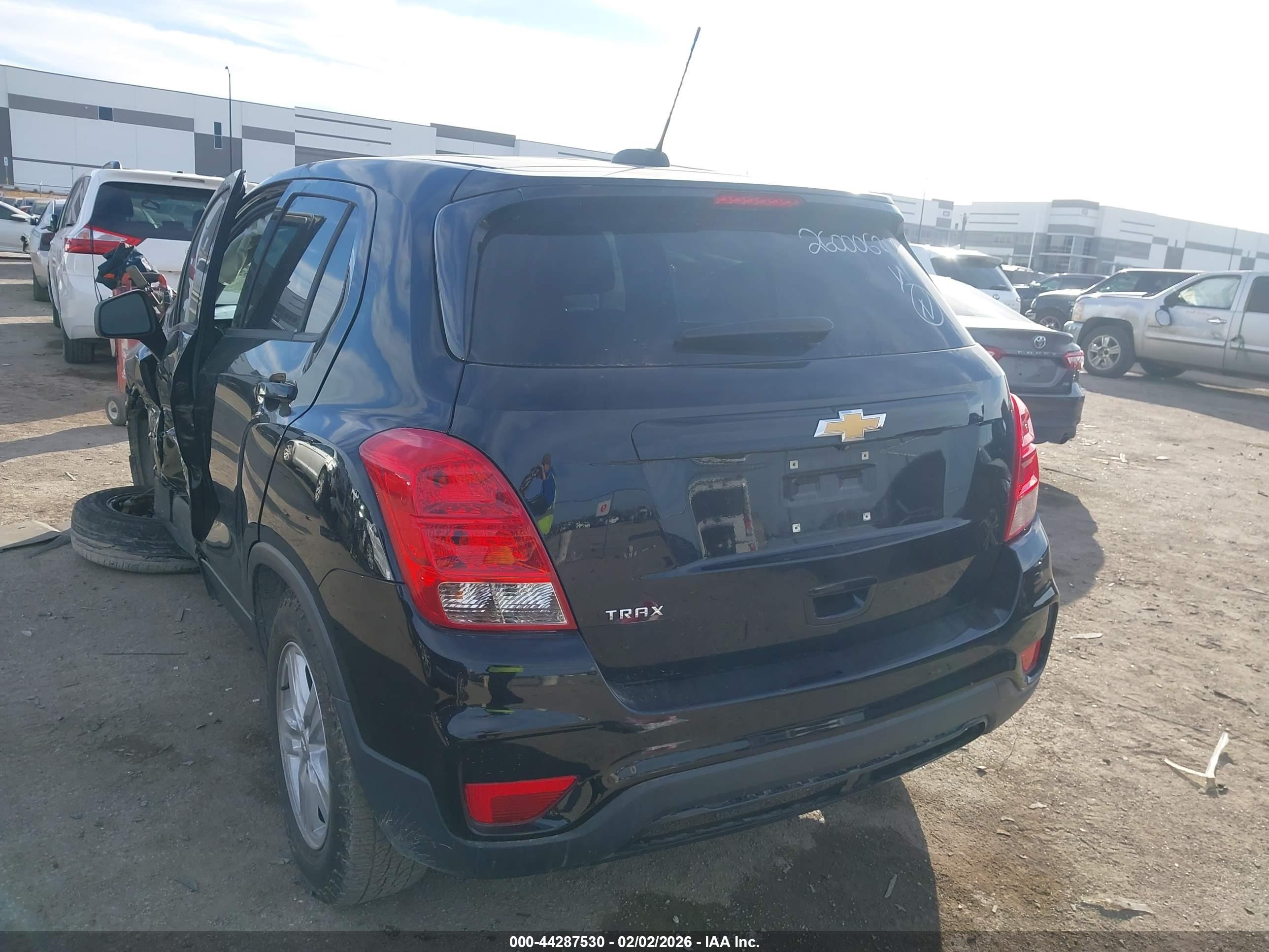 CHEVROLET TRAX image 3