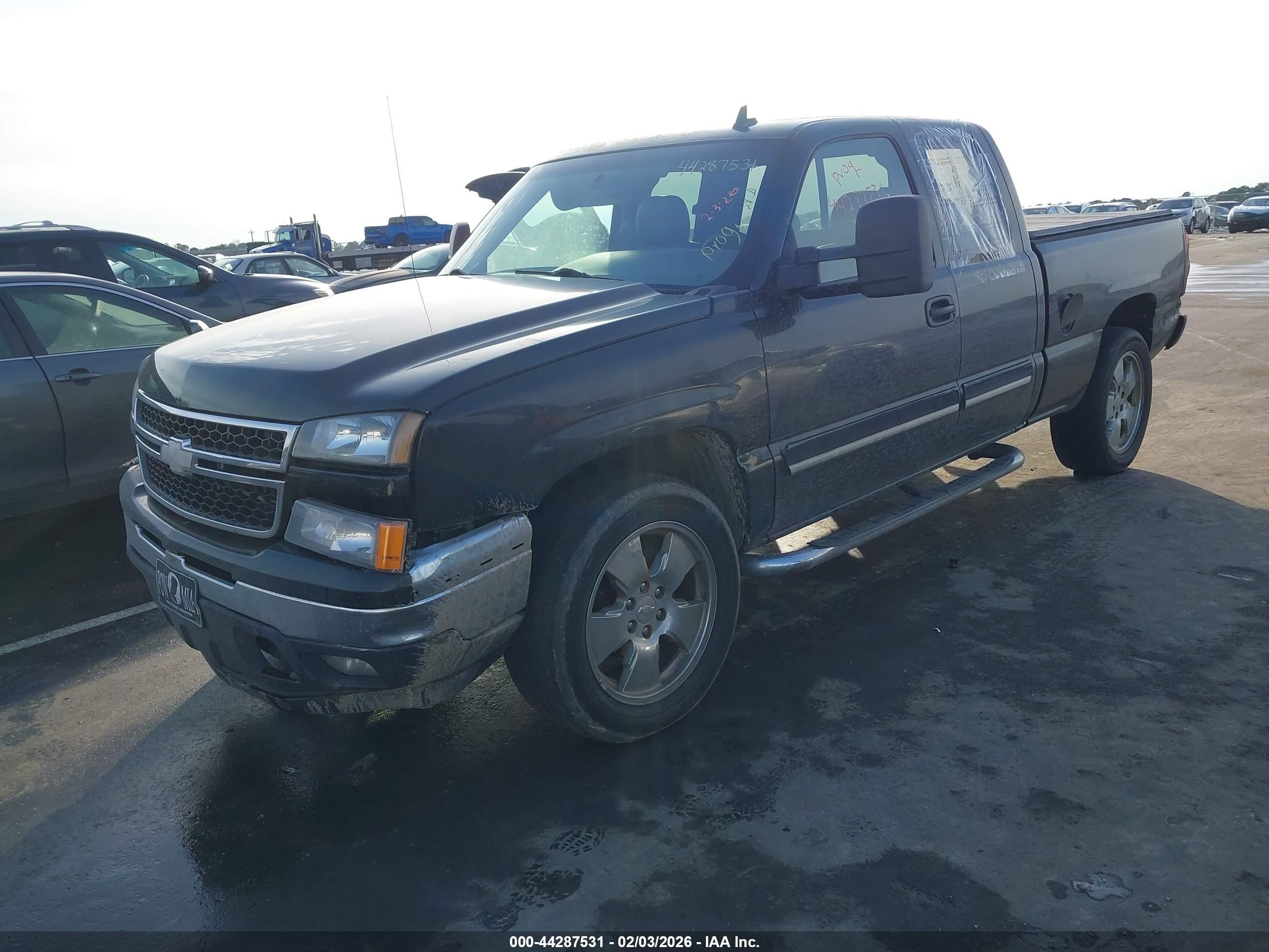 CHEVROLET SILVERADO image 2