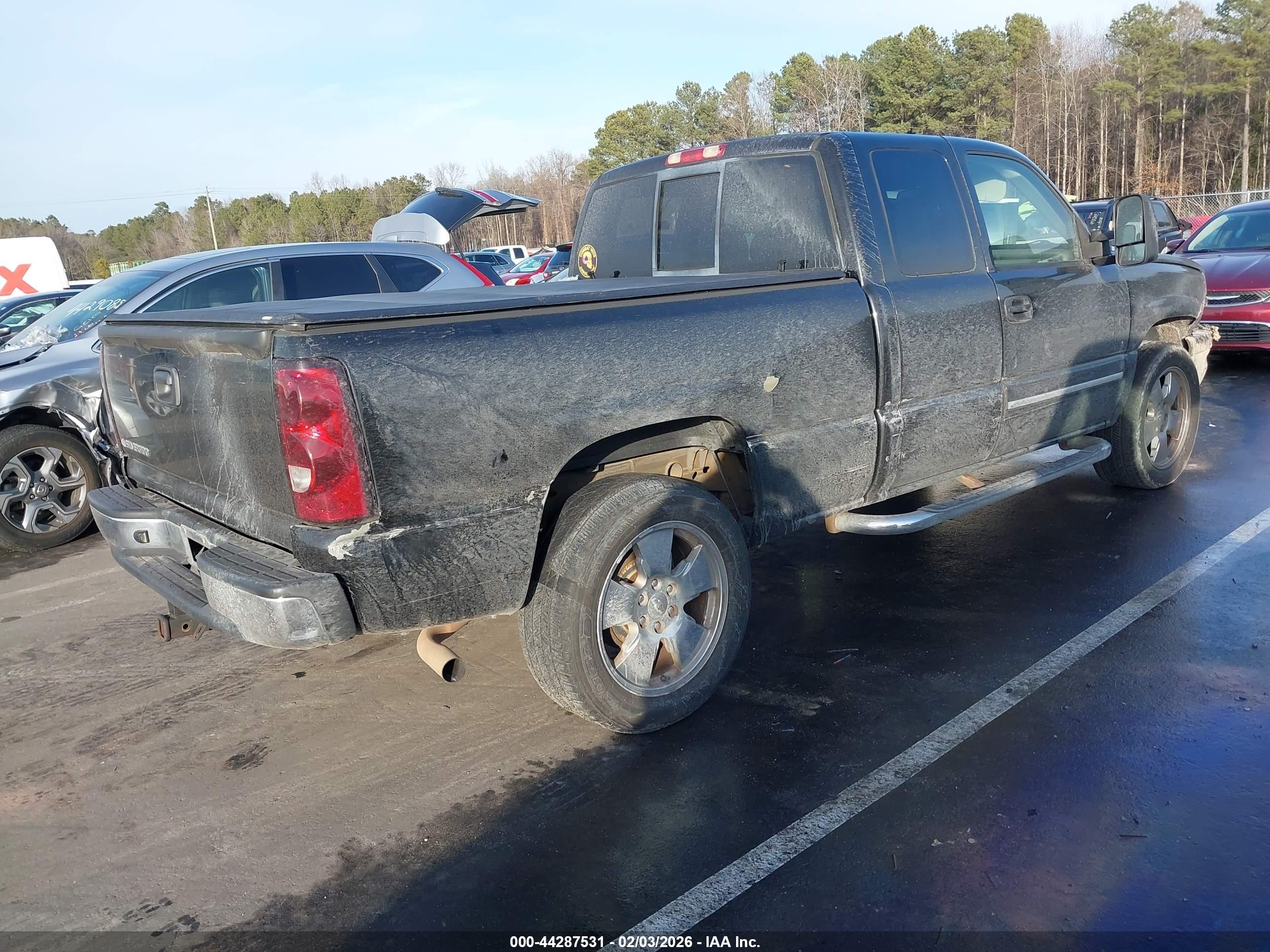 CHEVROLET SILVERADO image 4