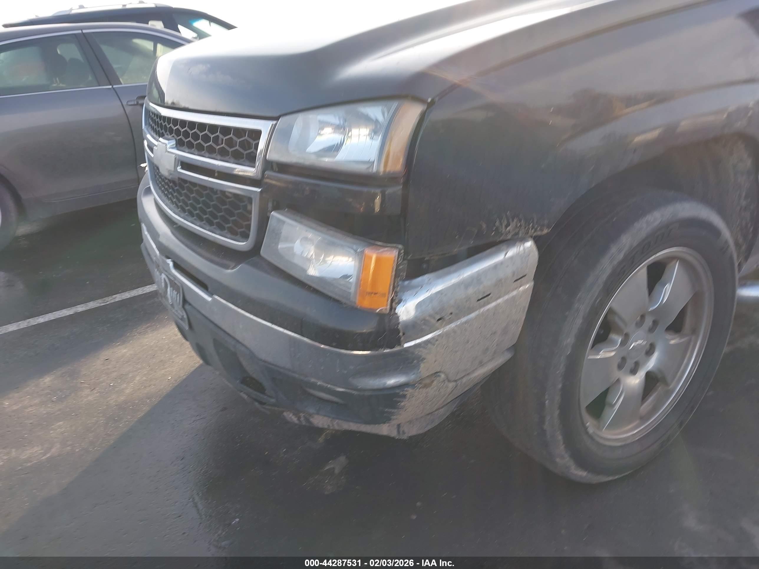 CHEVROLET SILVERADO image 6