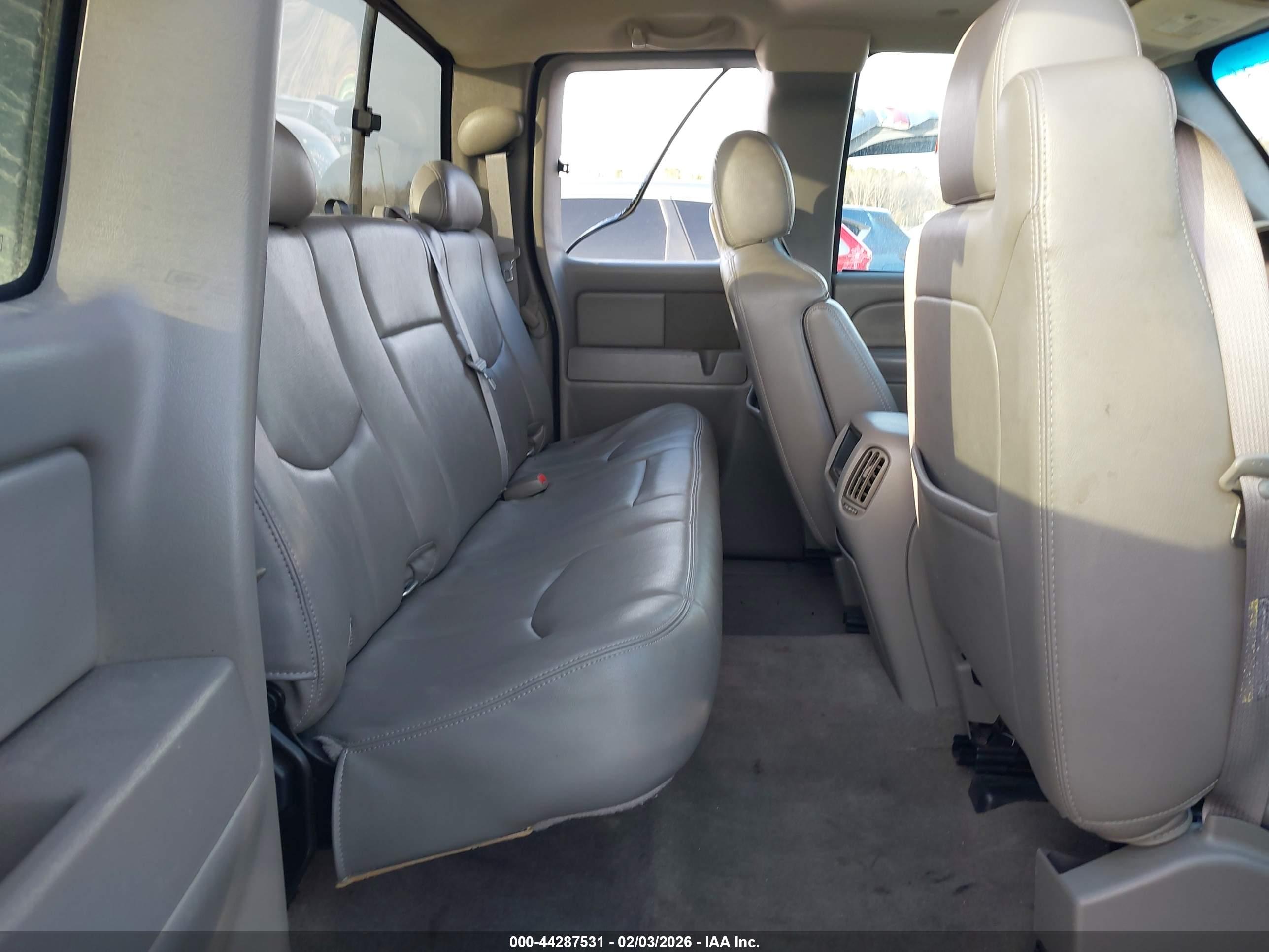 CHEVROLET SILVERADO image 8