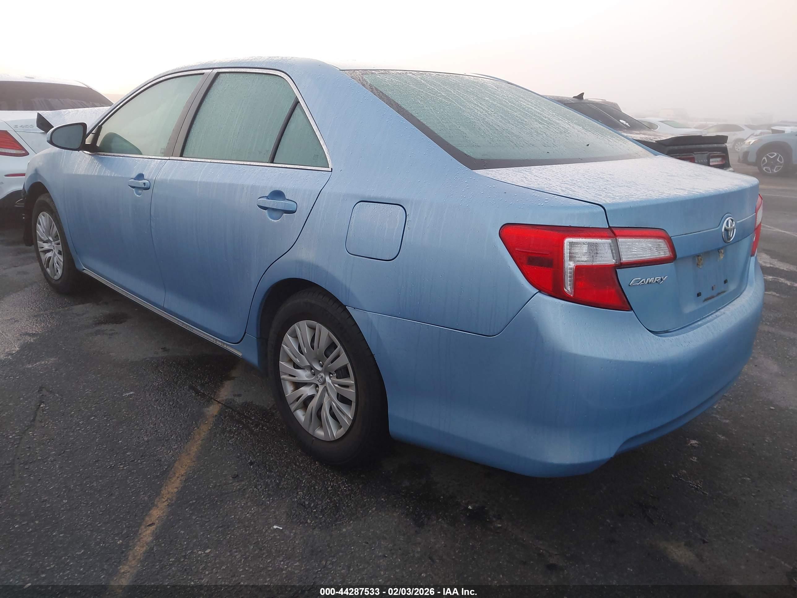 TOYOTA CAMRY image 3