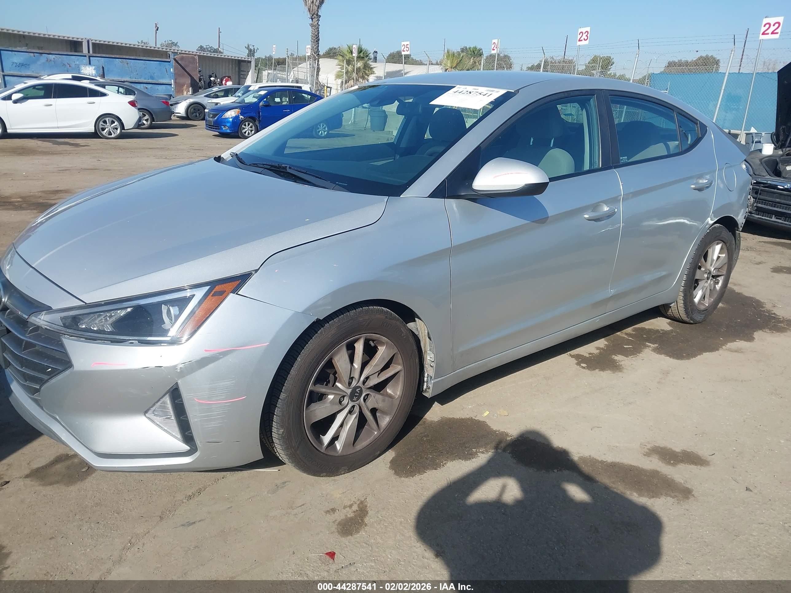 HYUNDAI ELANTRA image 2