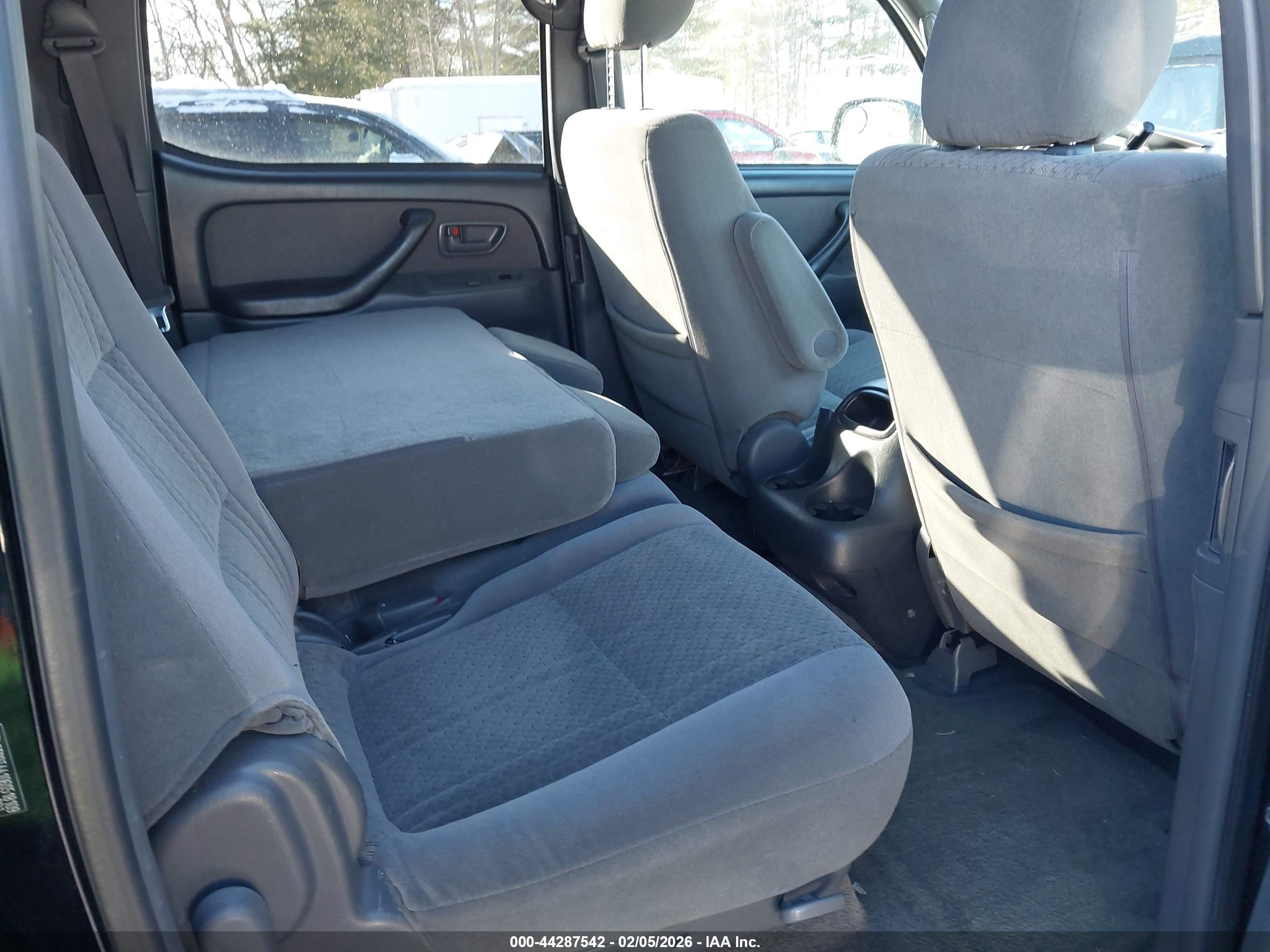 TOYOTA TUNDRA image 8