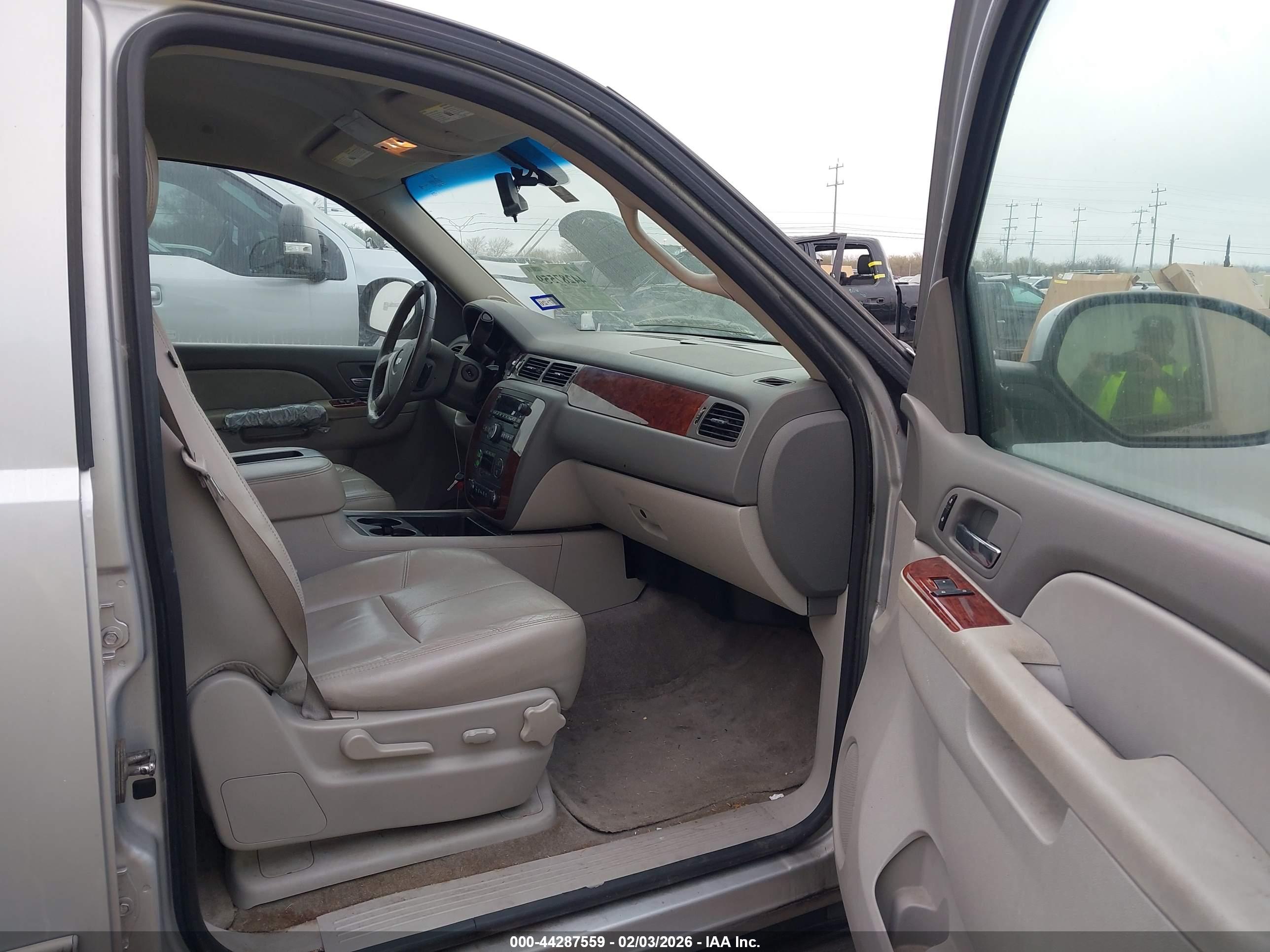 CHEVROLET TAHOE image 5