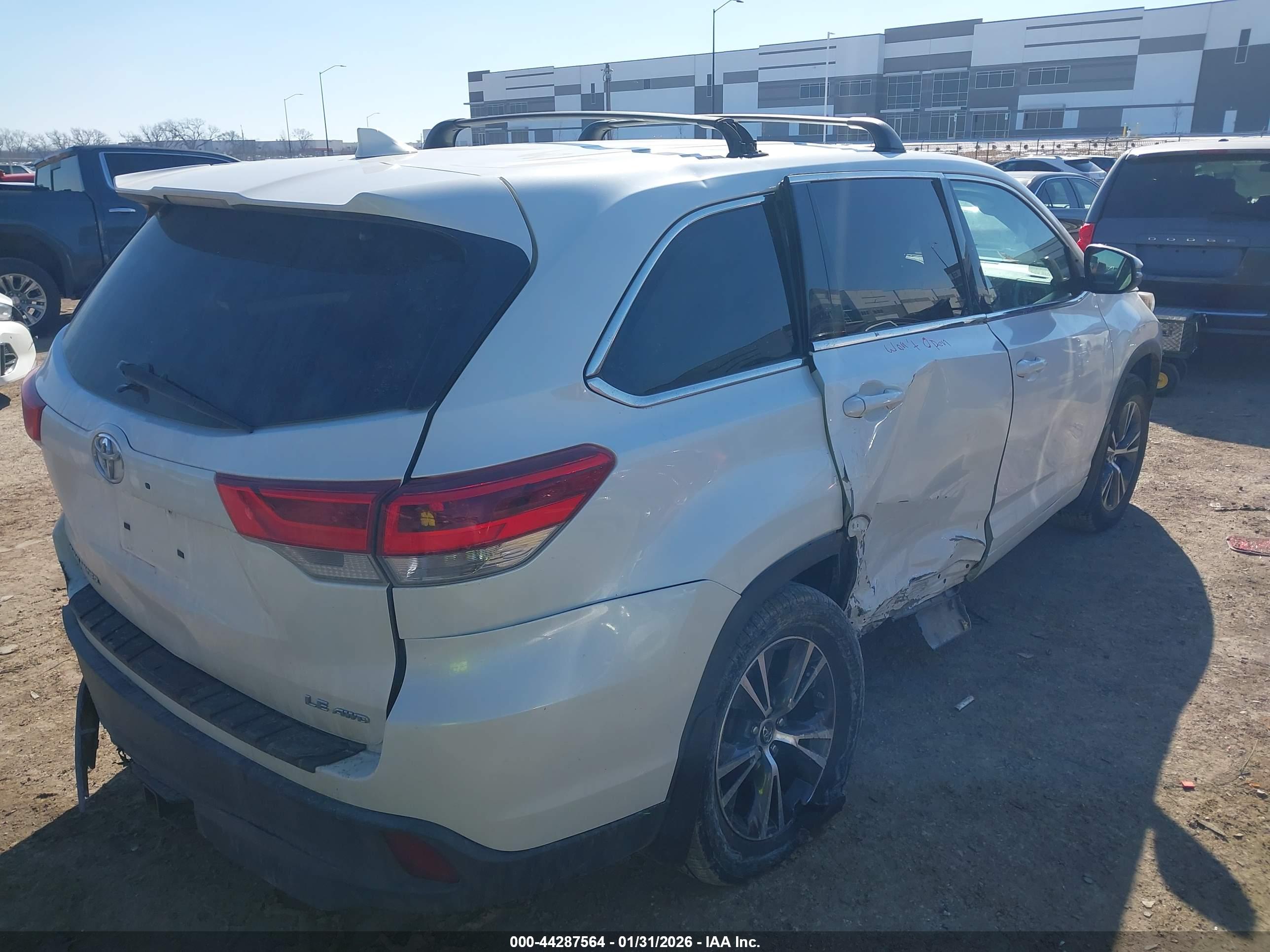 TOYOTA HIGHLANDER image 4