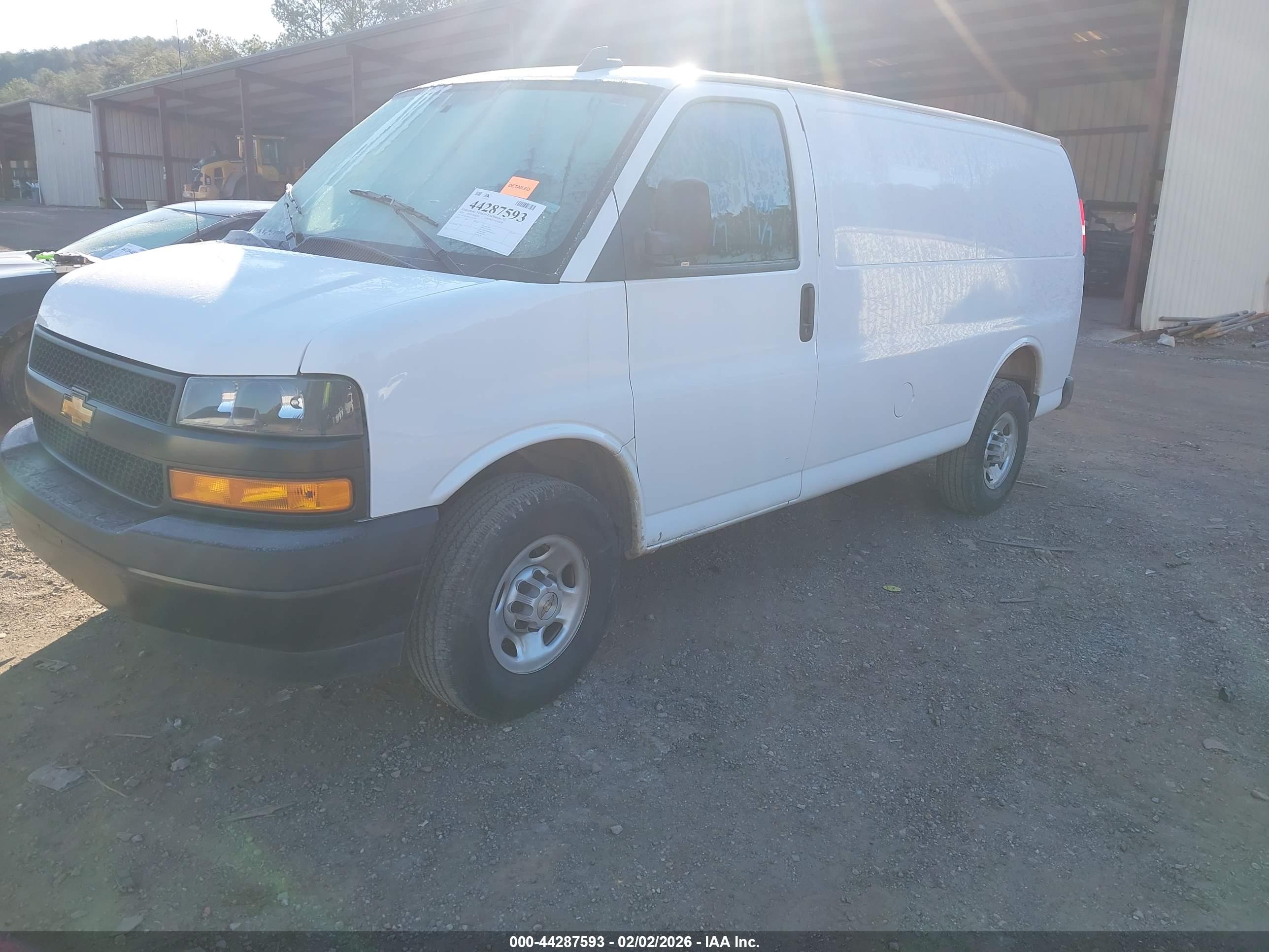 CHEVROLET EXPRESS image 2