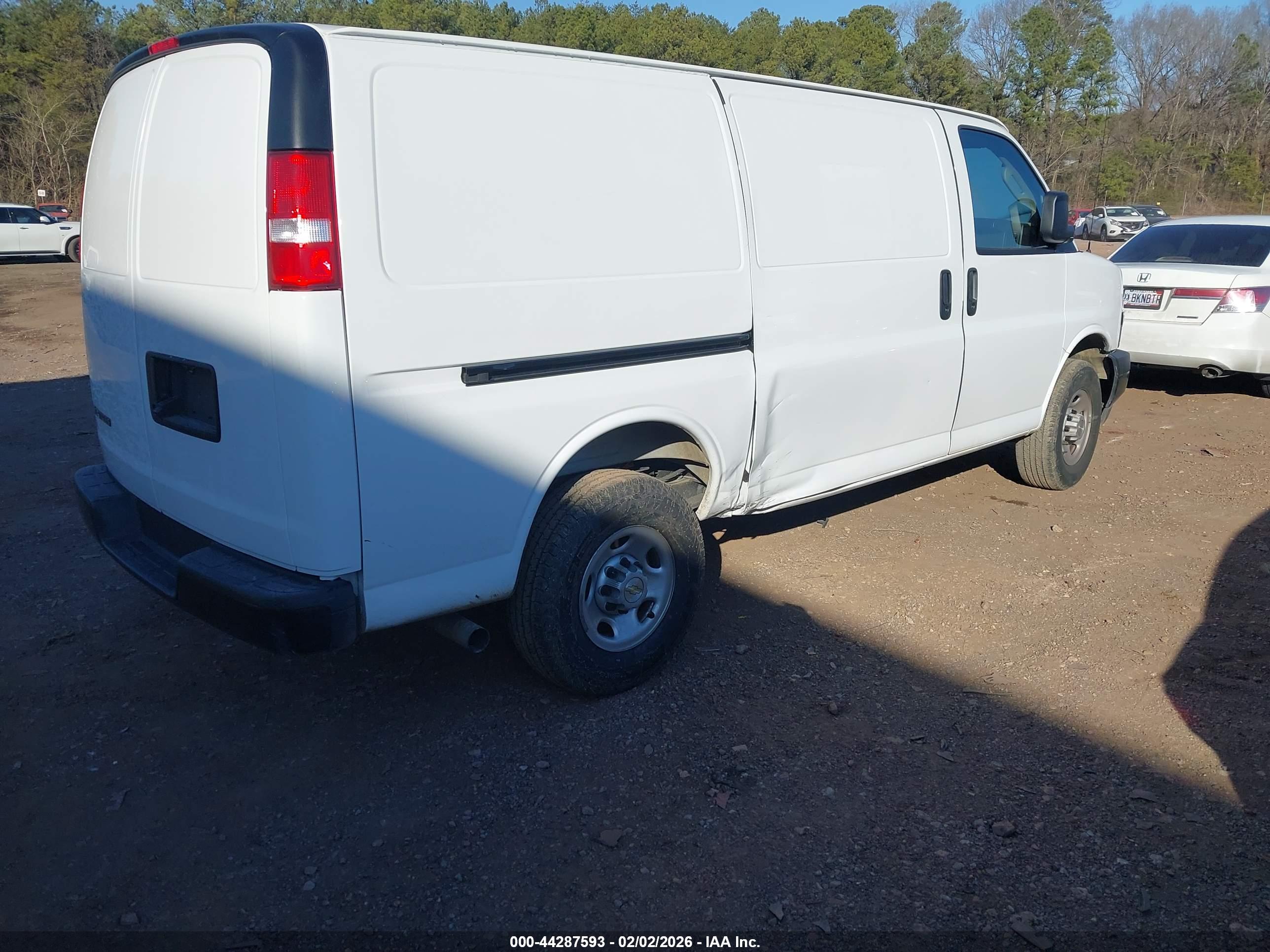 CHEVROLET EXPRESS image 4