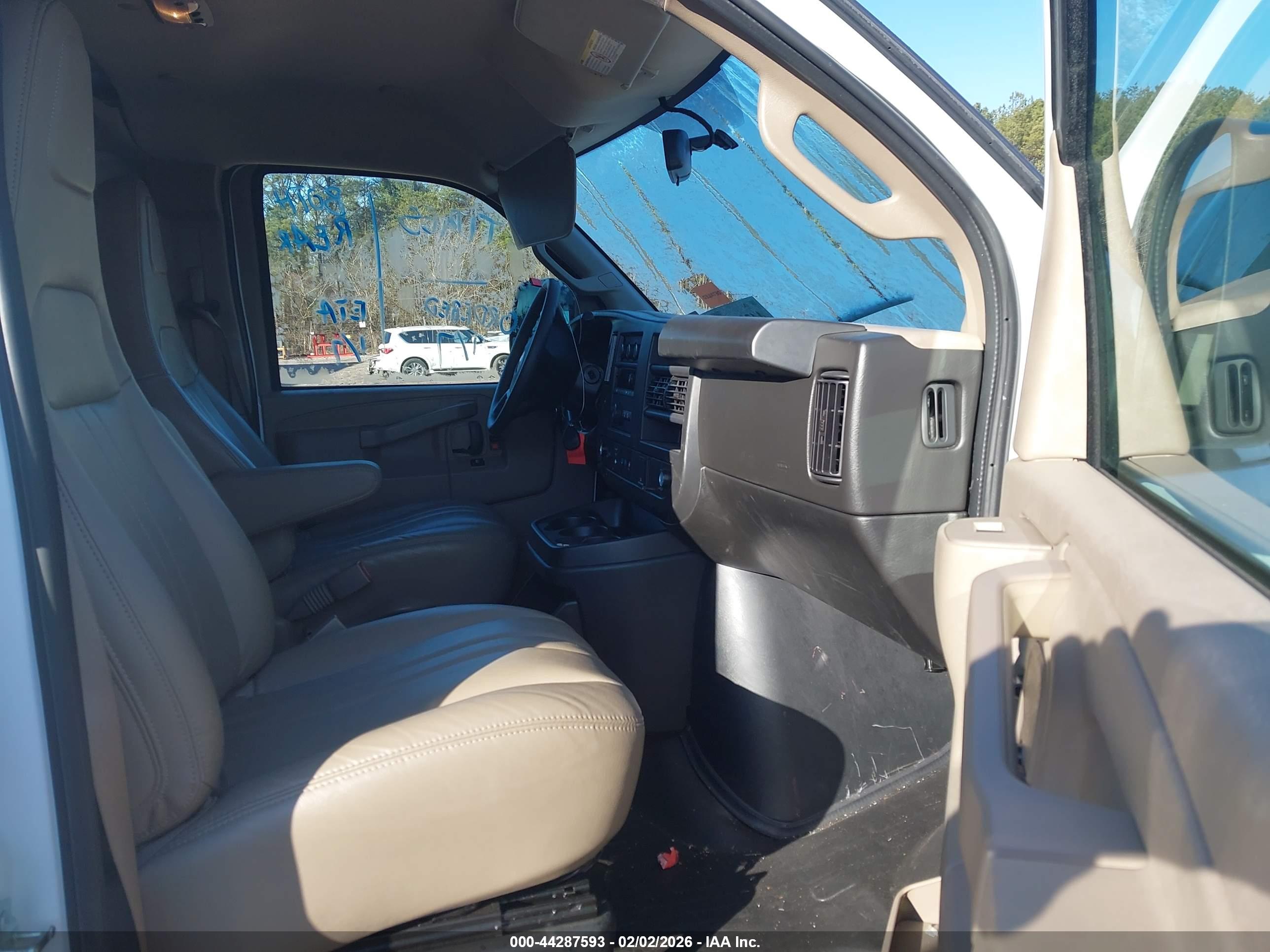 CHEVROLET EXPRESS image 5