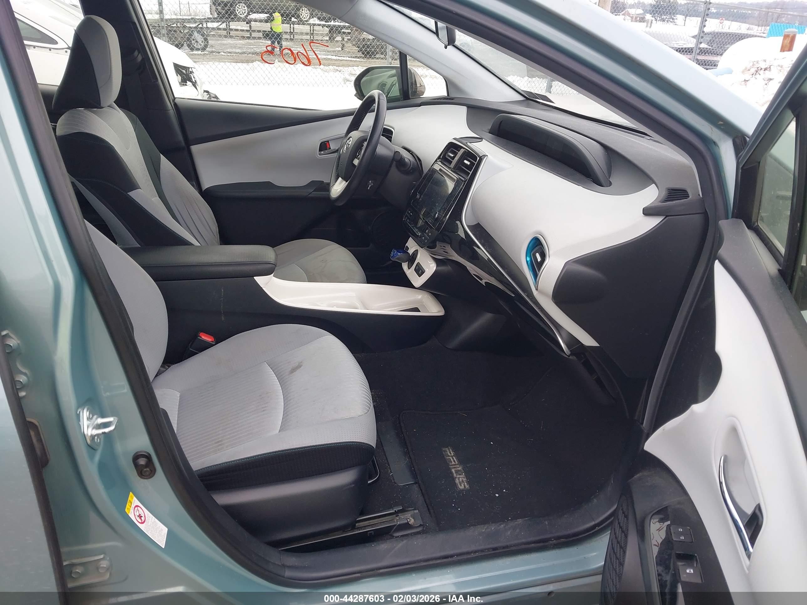 TOYOTA PRIUS image 5