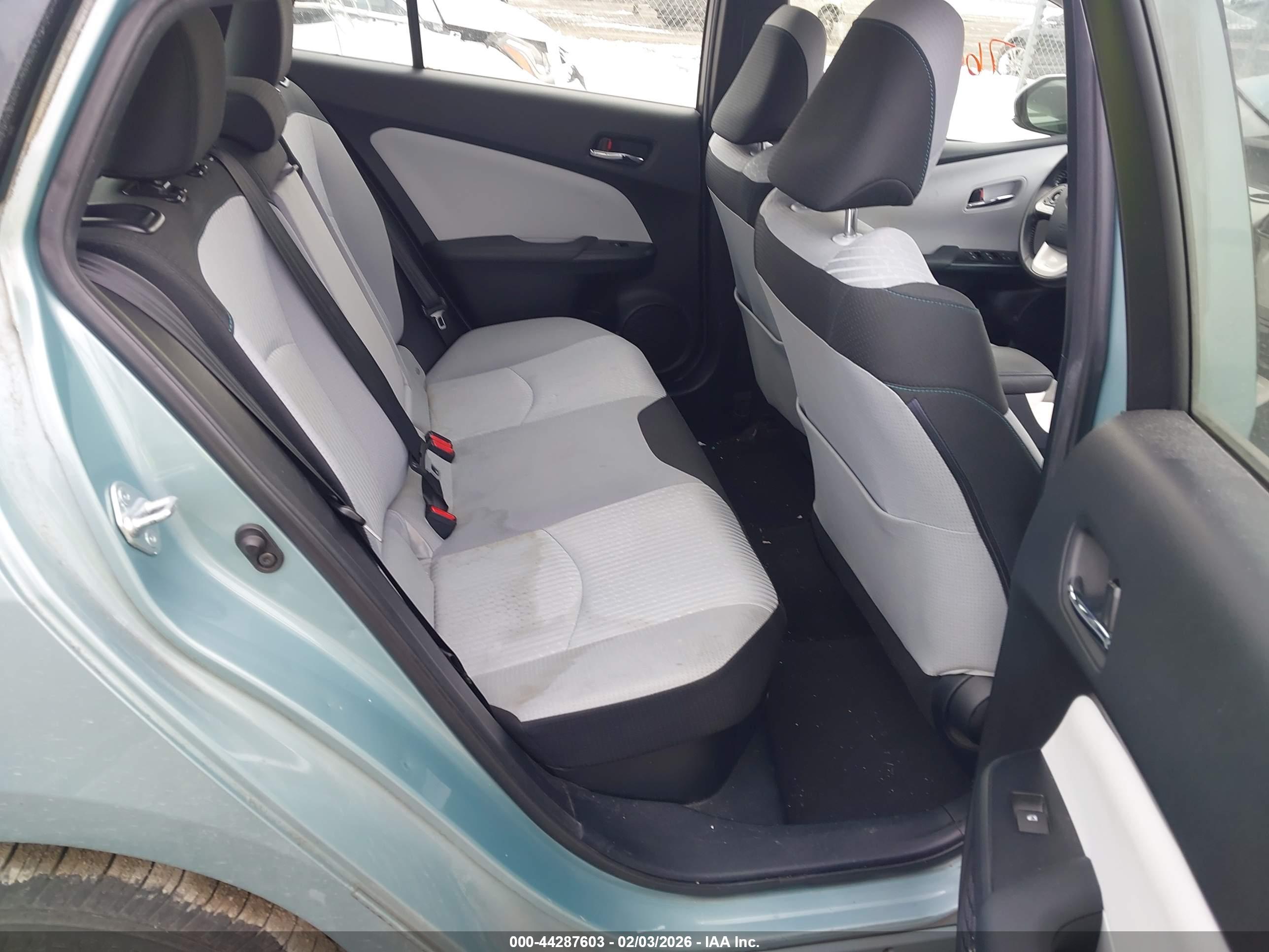 TOYOTA PRIUS image 8