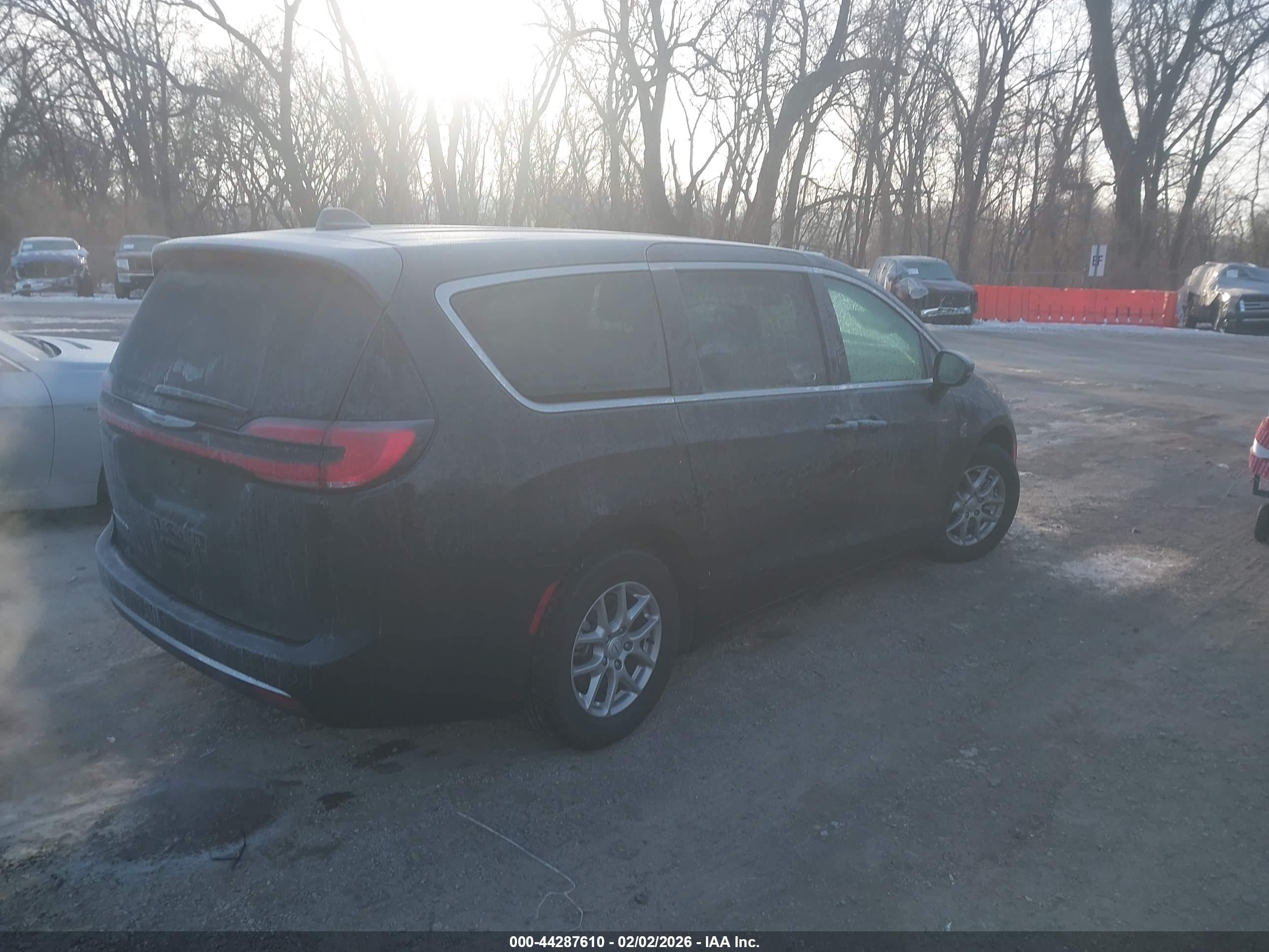 CHRYSLER PACIFICA image 4
