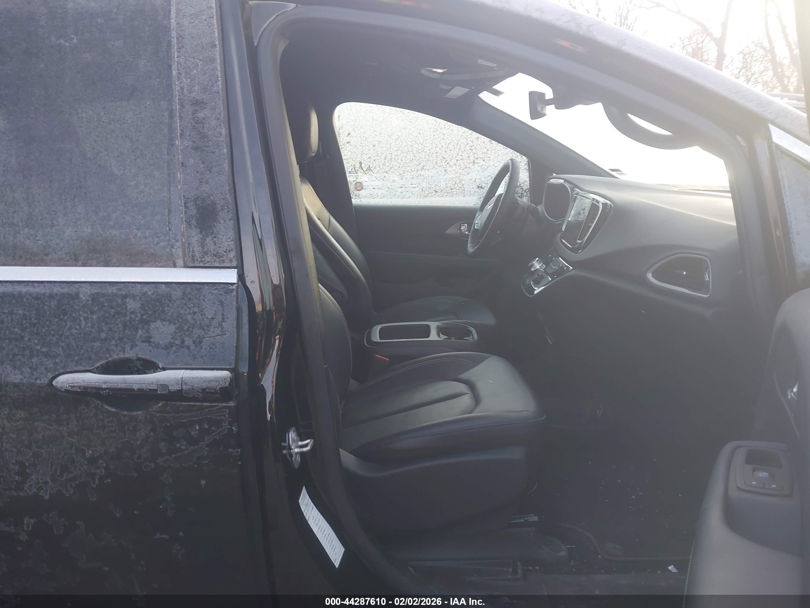 CHRYSLER PACIFICA image 5