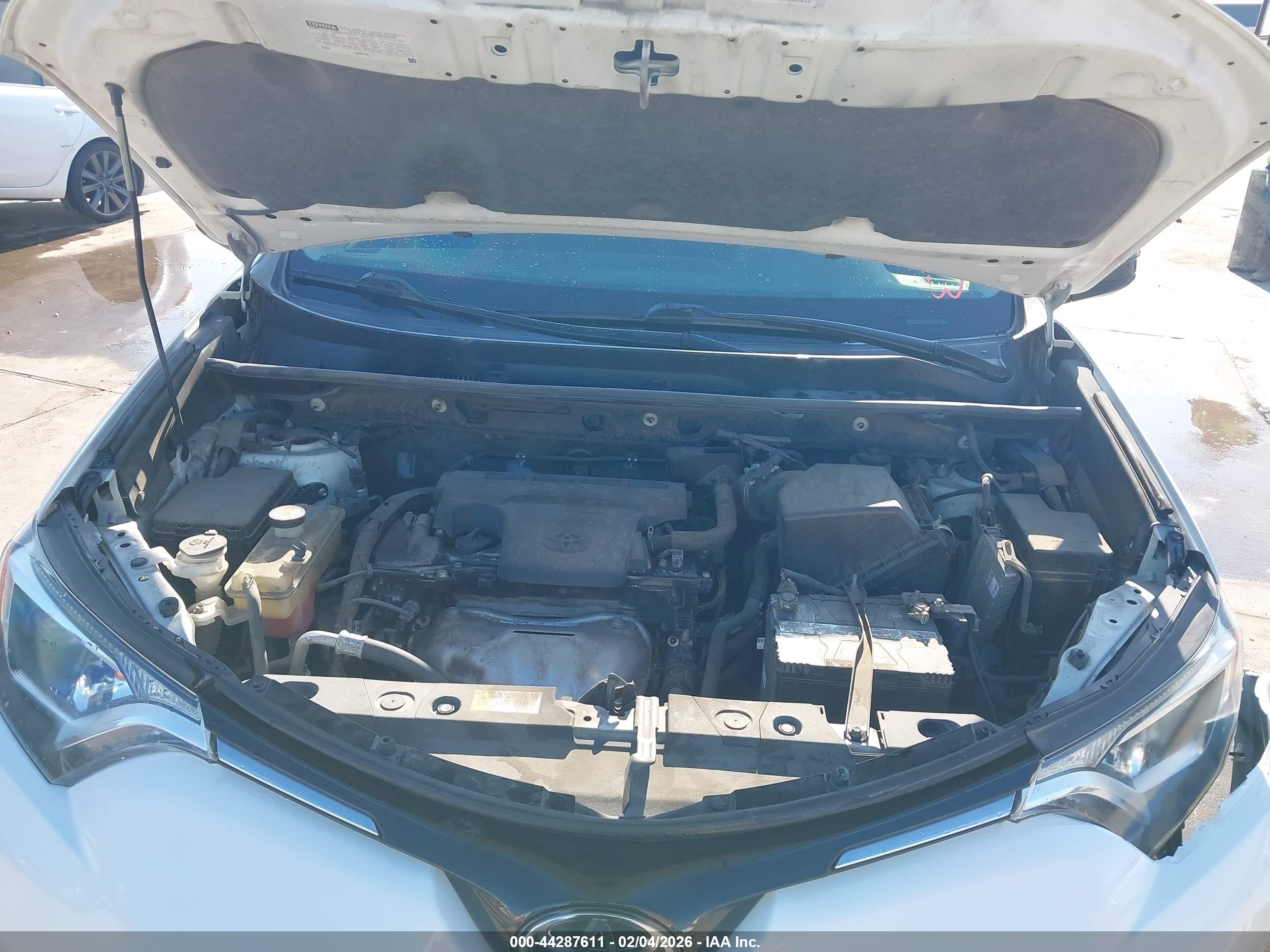 TOYOTA RAV4 image 10
