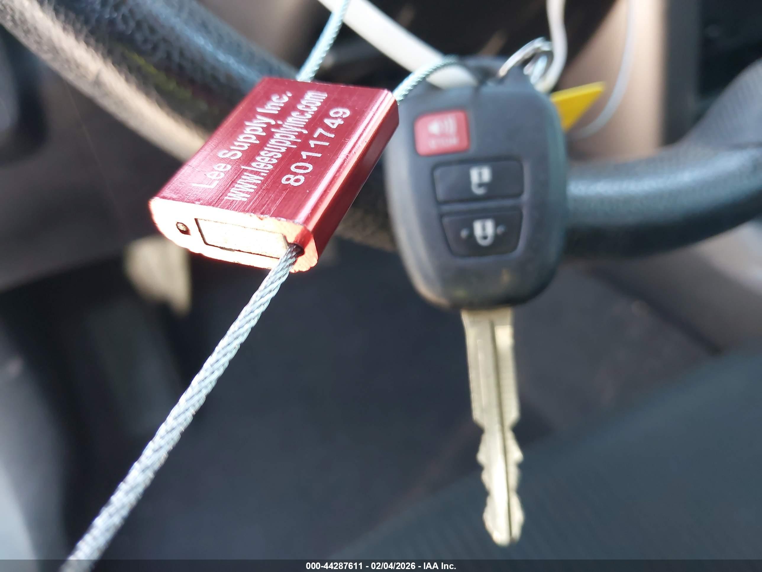 TOYOTA RAV4 image 11