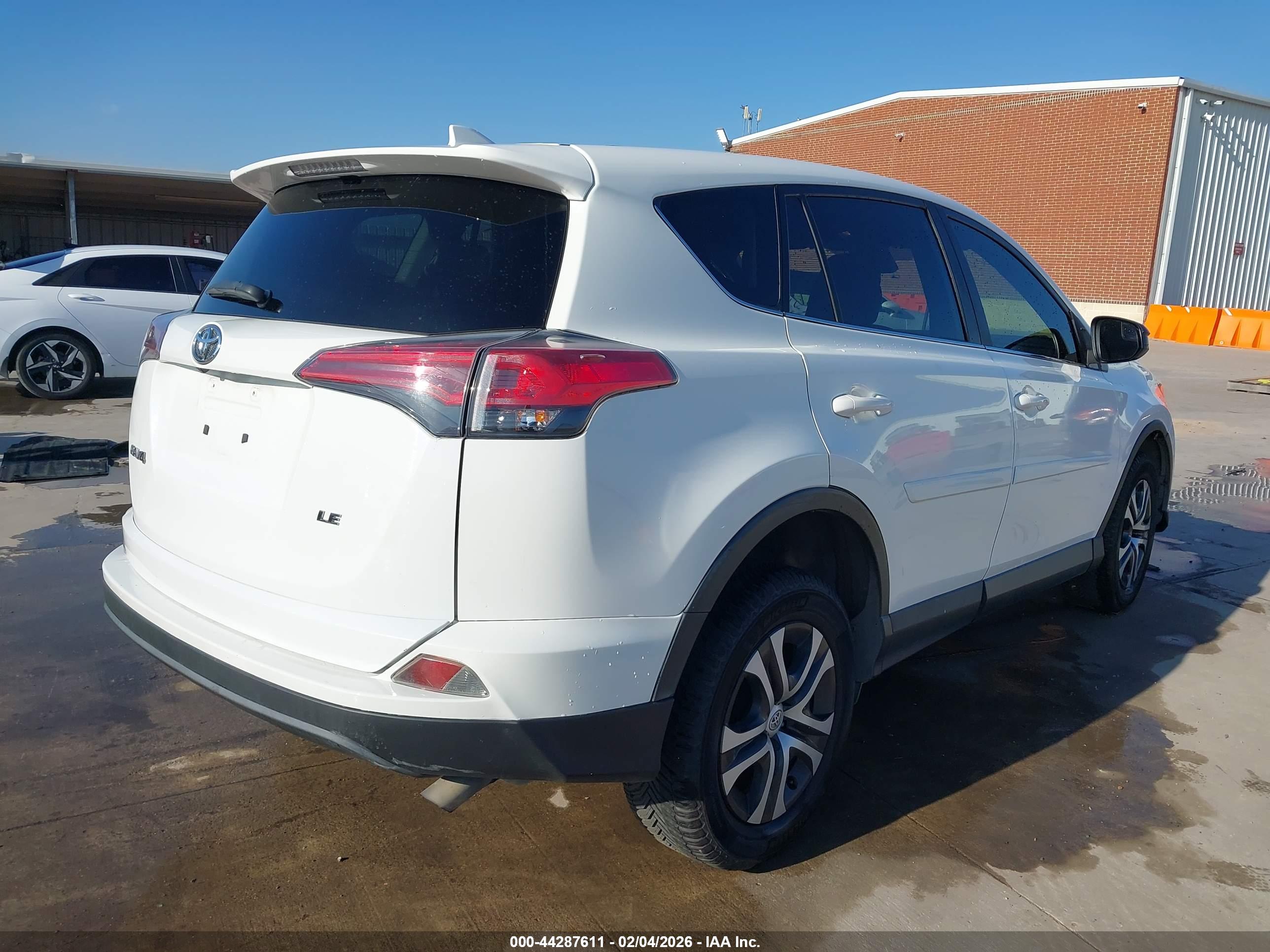 TOYOTA RAV4 image 4