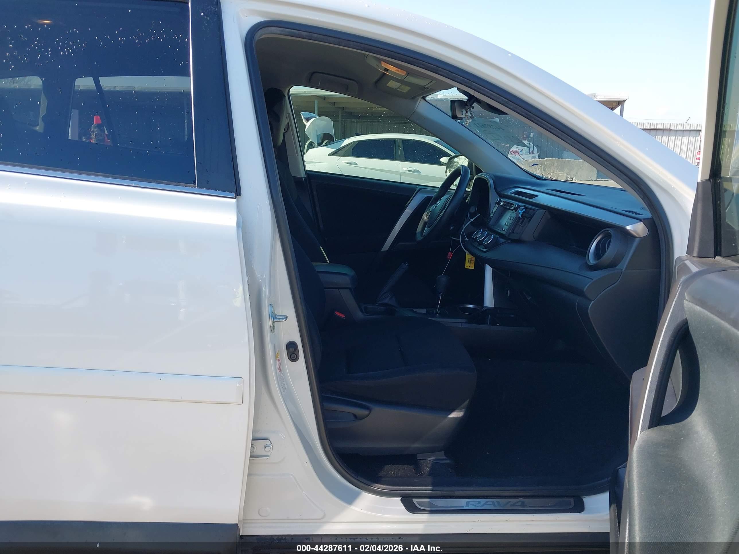 TOYOTA RAV4 image 5