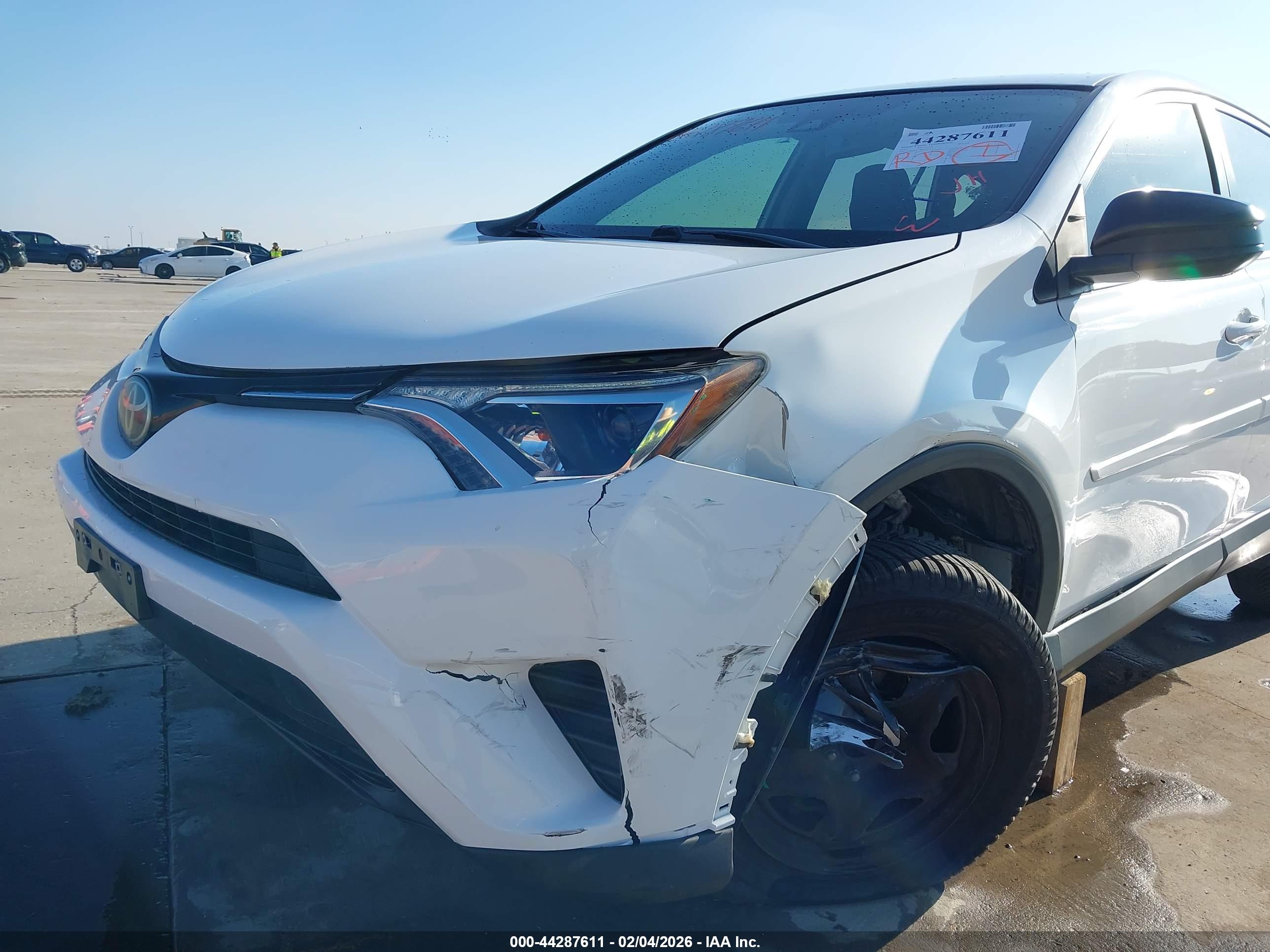 TOYOTA RAV4 image 6