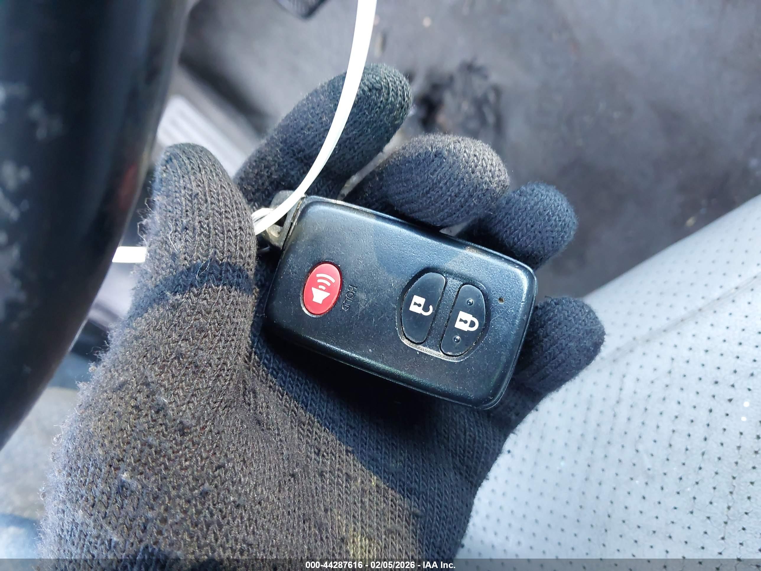 TOYOTA RAV4 image 11