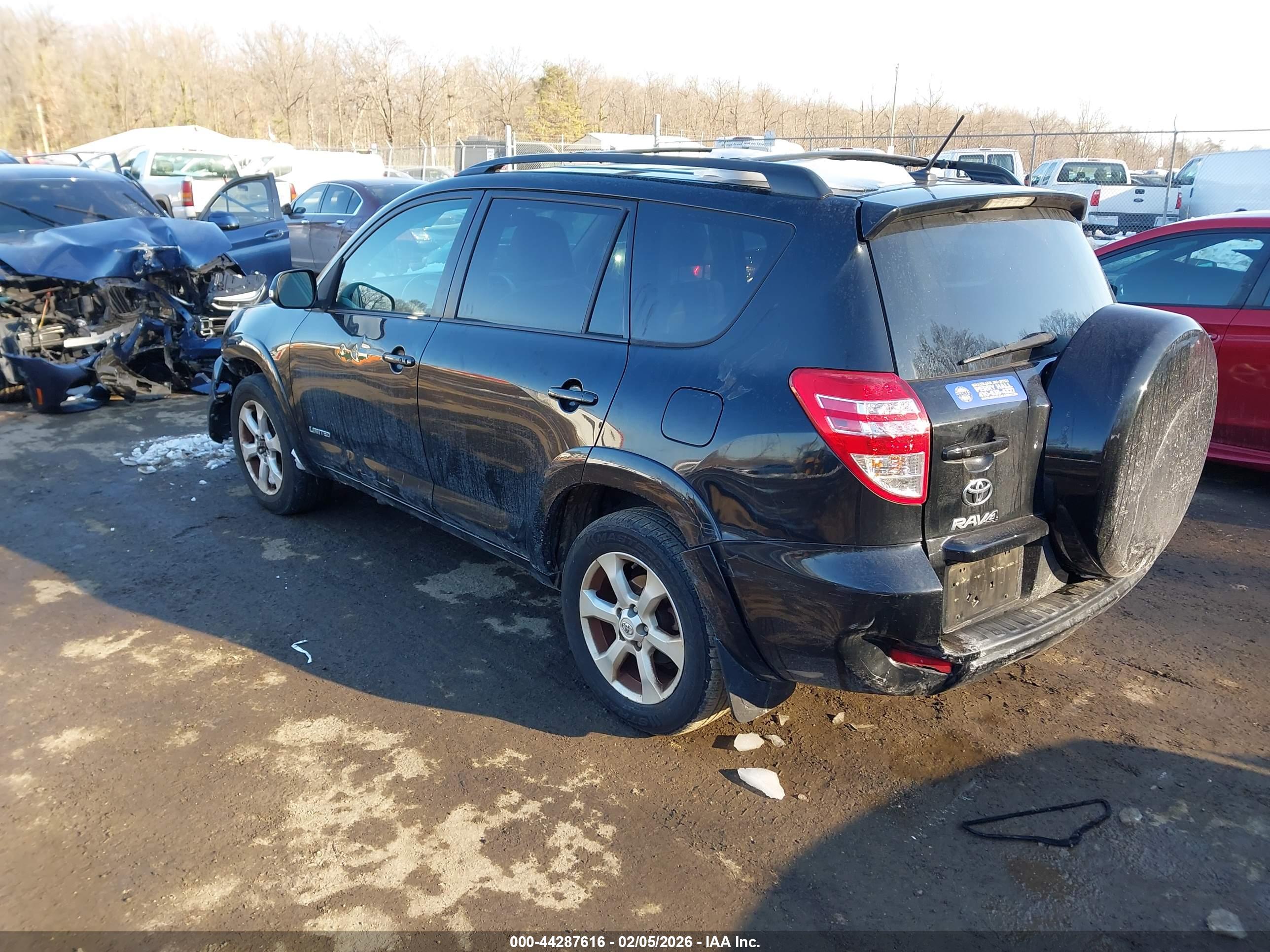 TOYOTA RAV4 image 3
