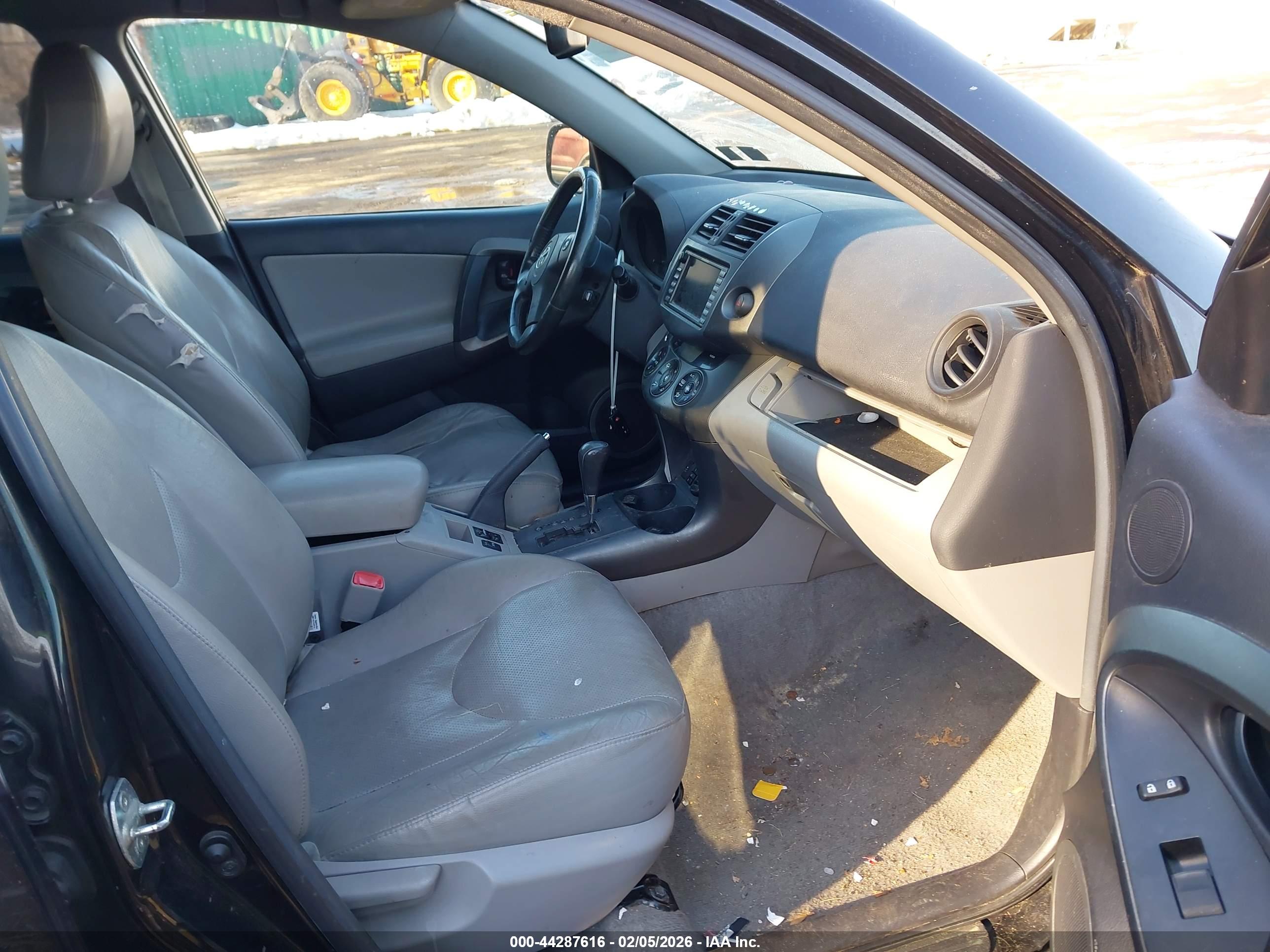 TOYOTA RAV4 image 5