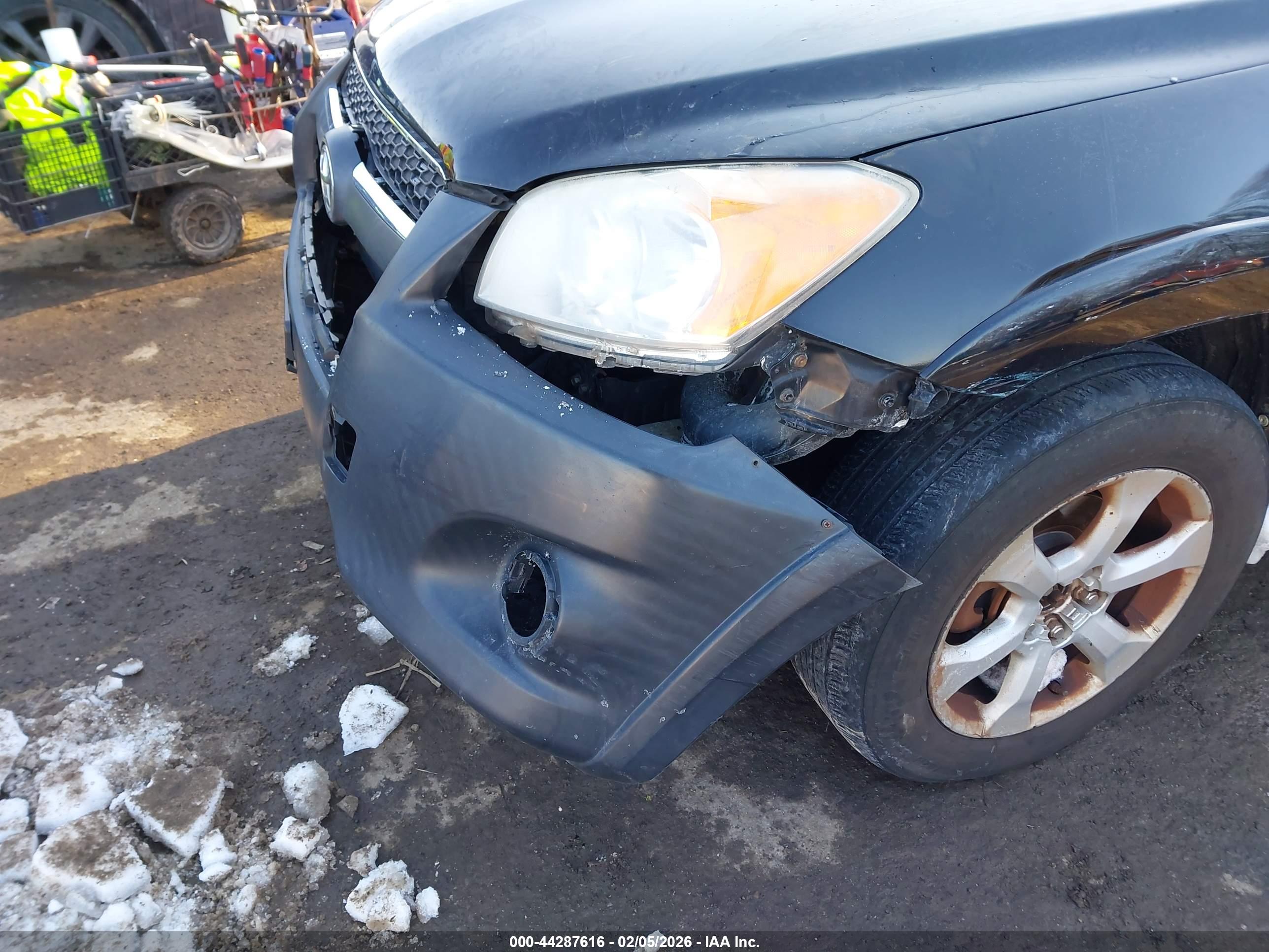 TOYOTA RAV4 image 6