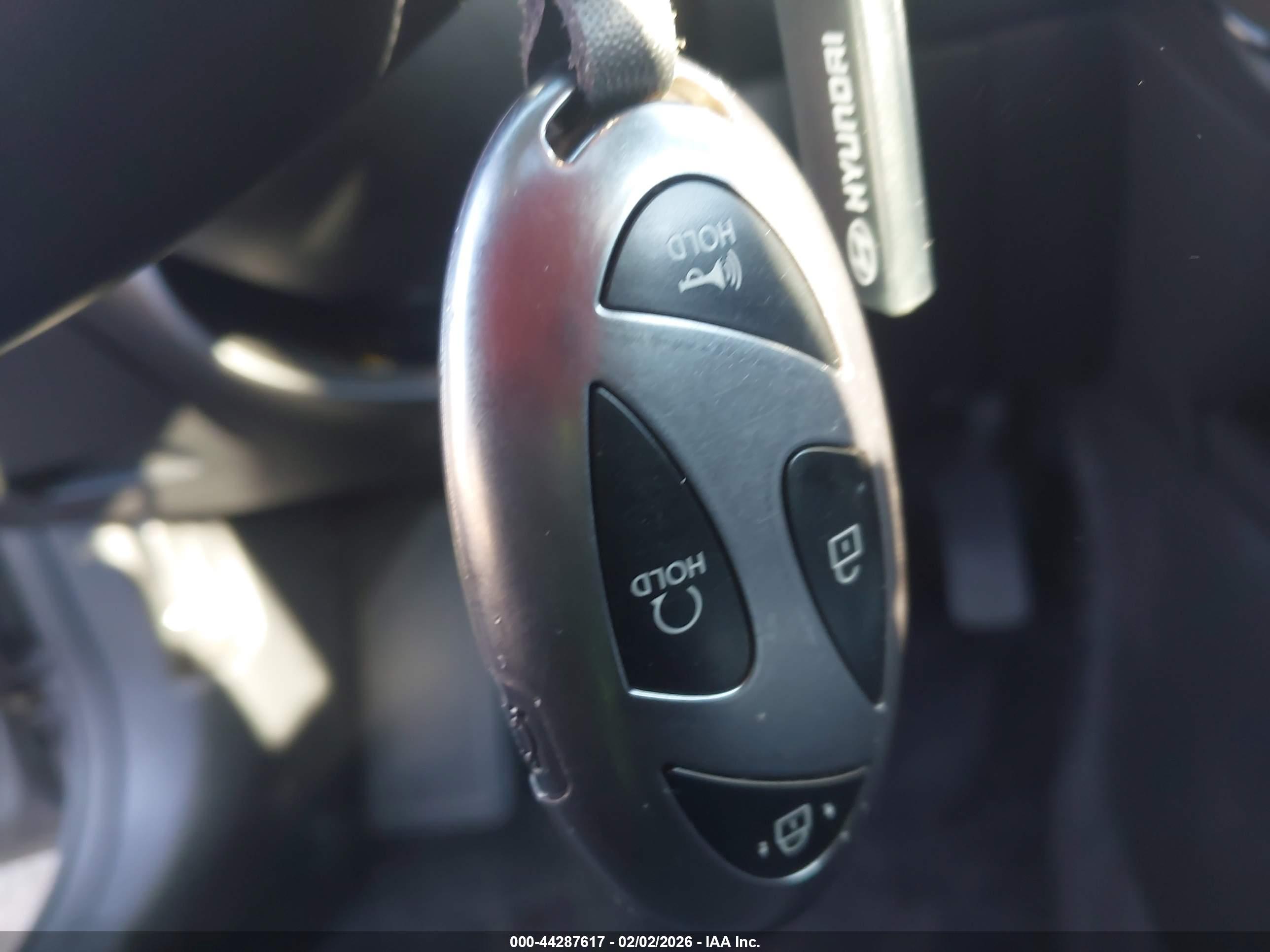 HYUNDAI ELANTRA image 11