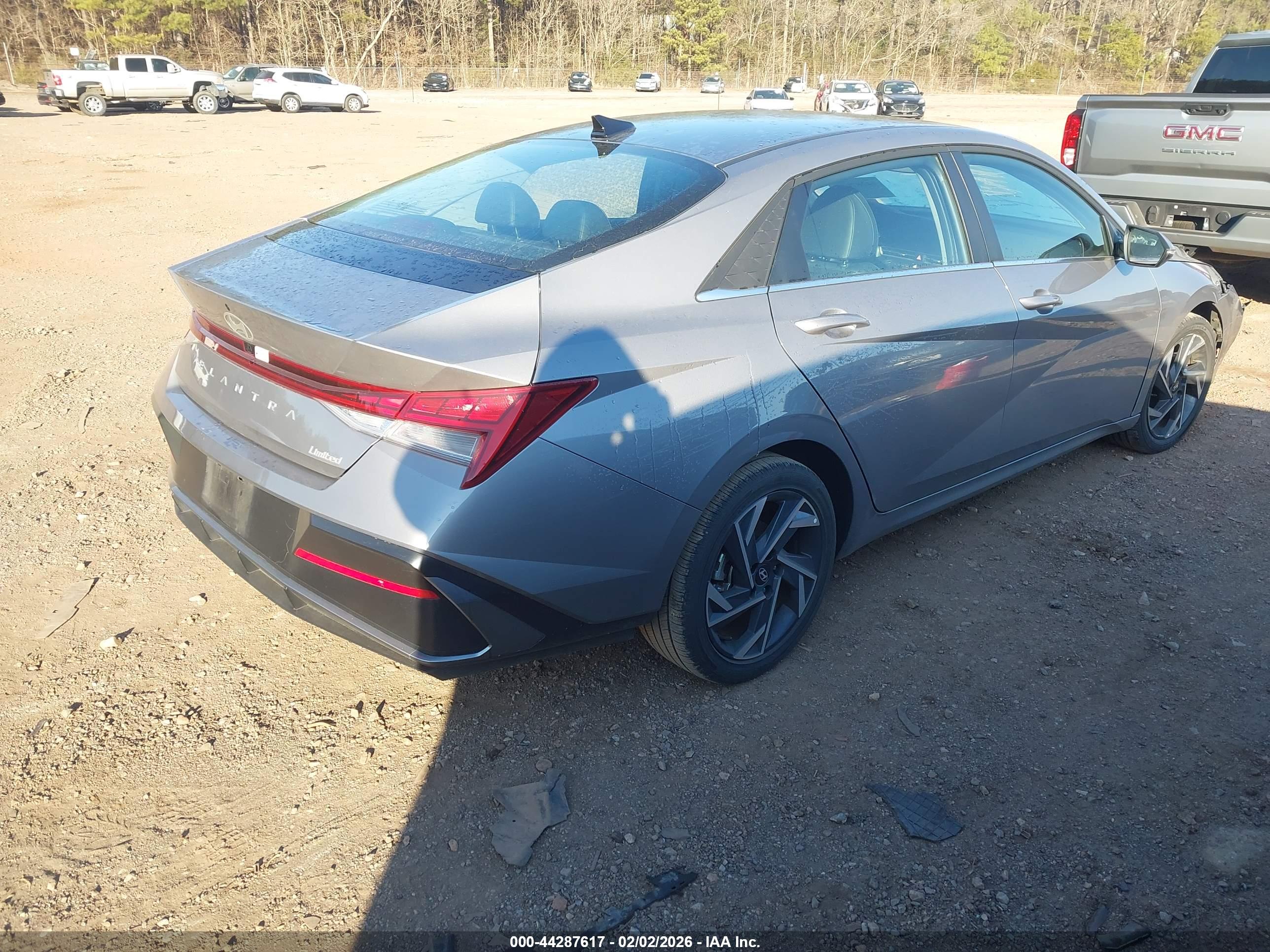 HYUNDAI ELANTRA image 4