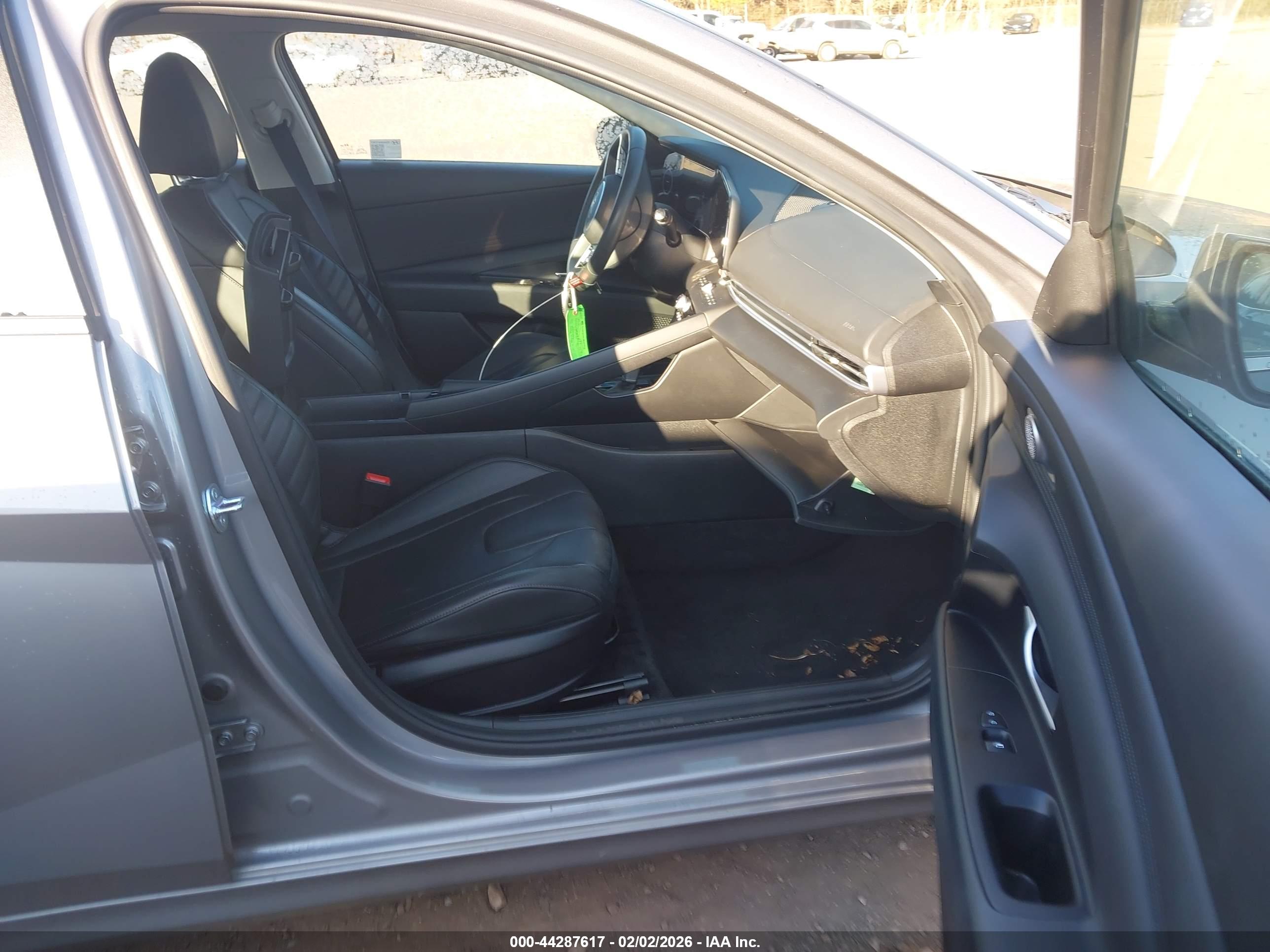 HYUNDAI ELANTRA image 5