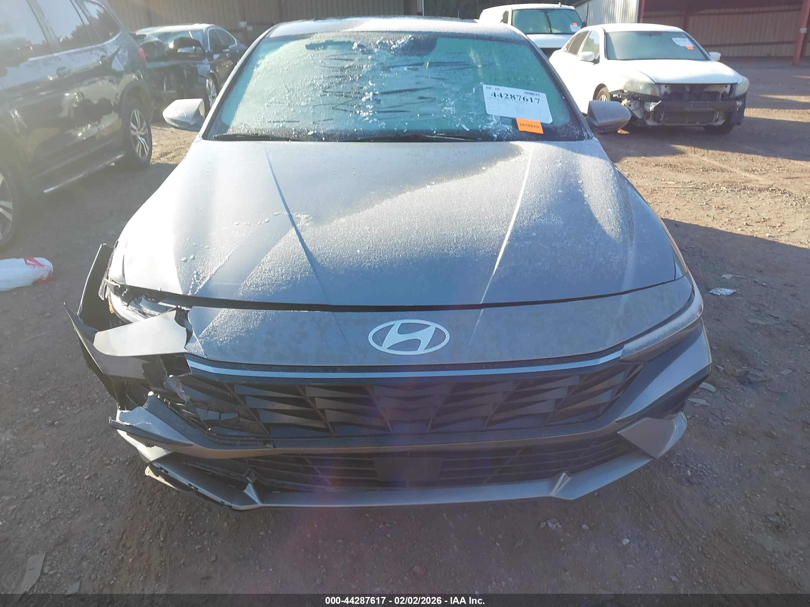 HYUNDAI ELANTRA image 6