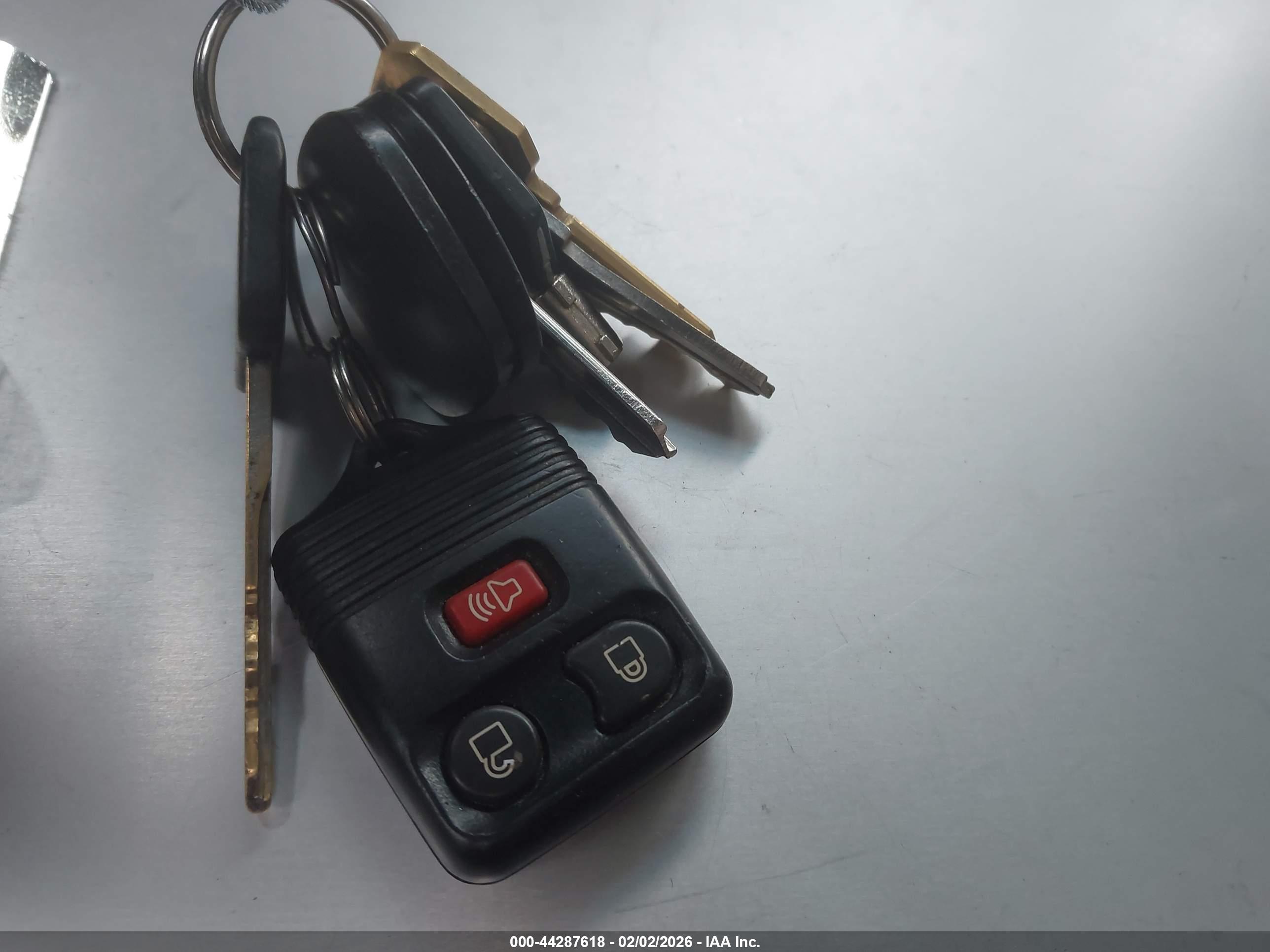 FORD E-250 image 11