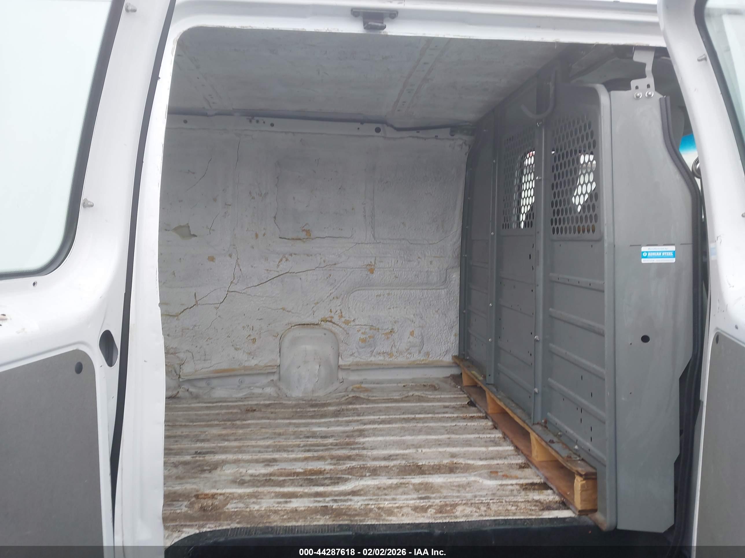 FORD E-250 image 8