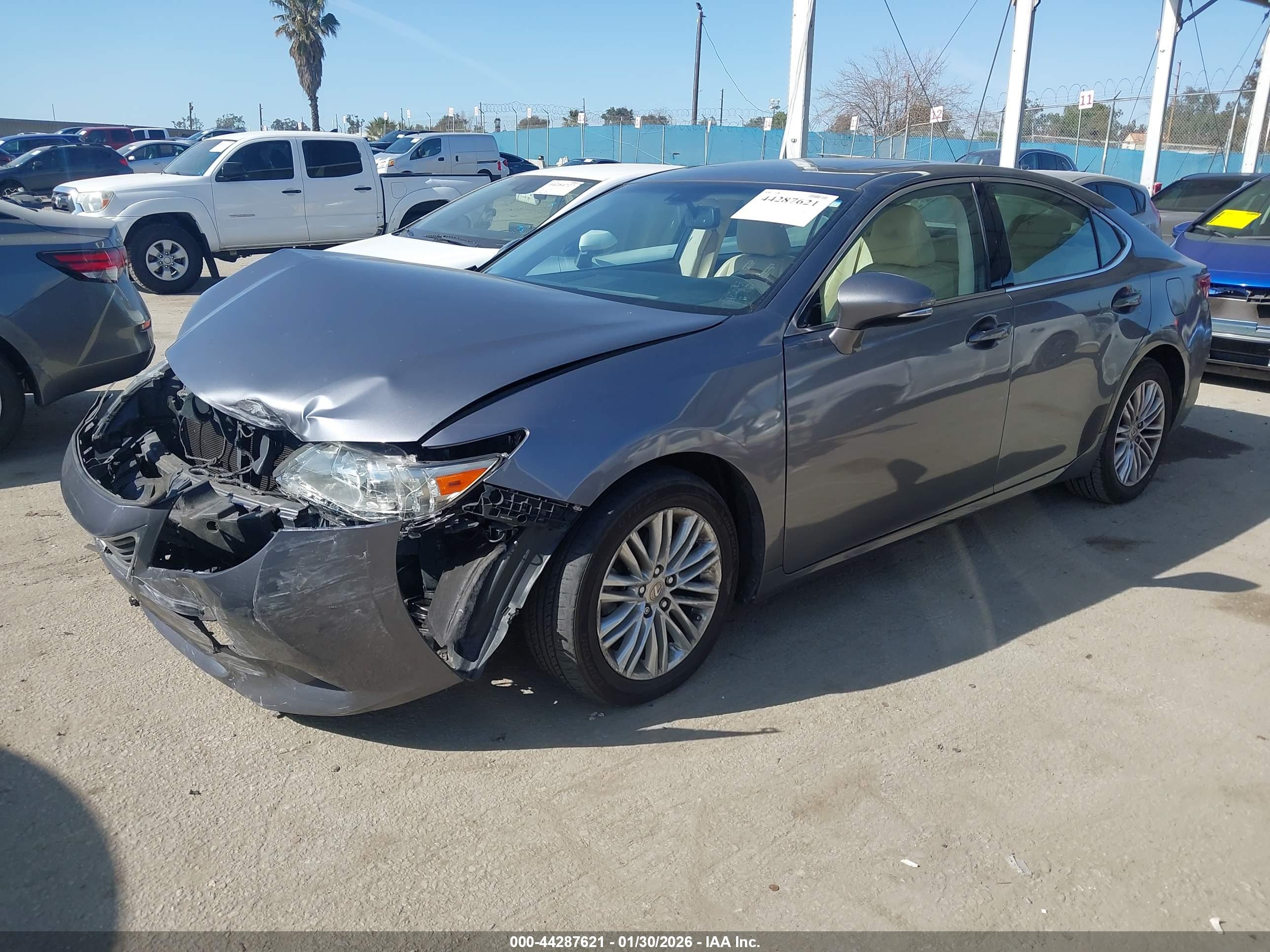 LEXUS ES image 2